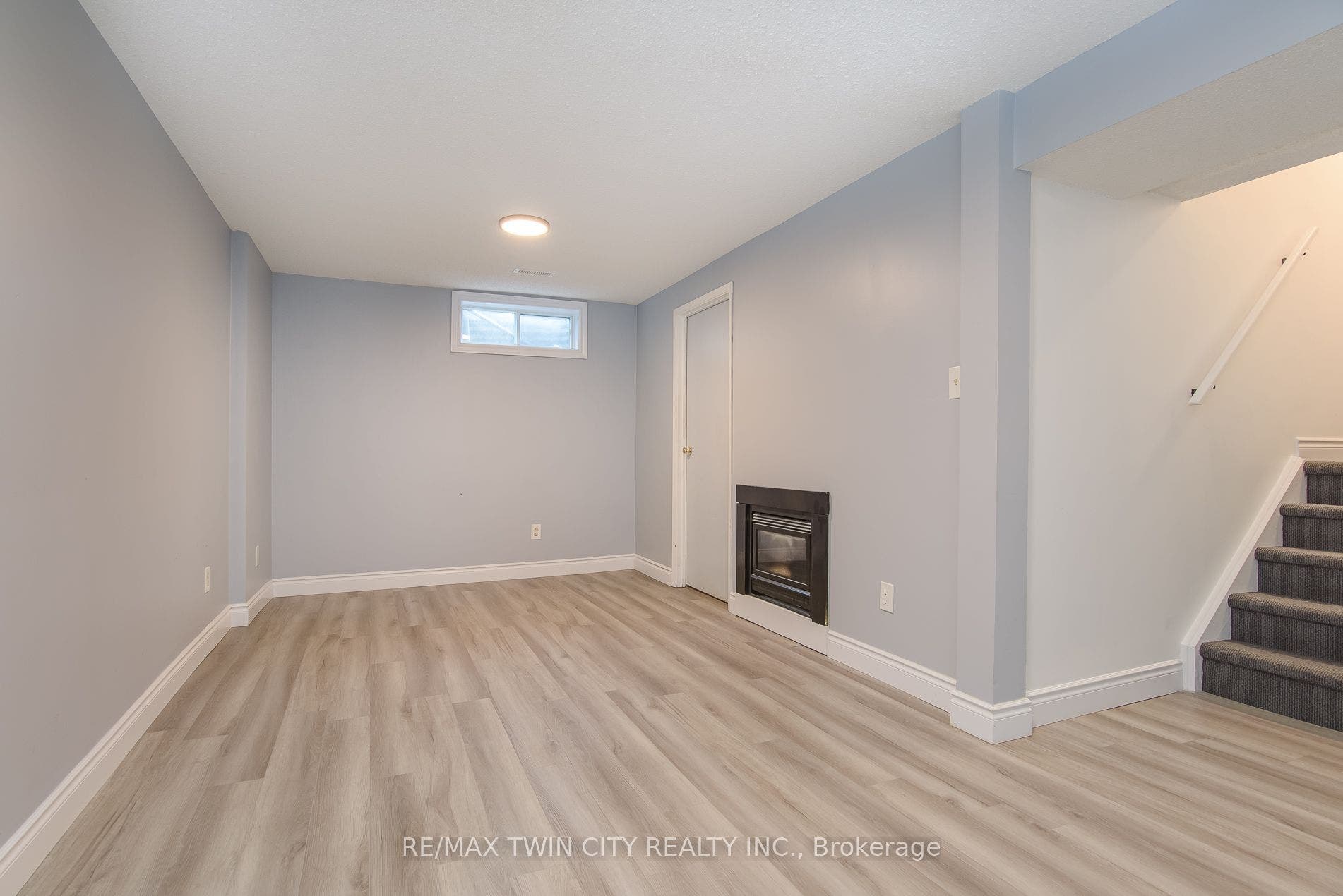 125 Sekura Crescent, #13, Cambridge, Waterloo ON N1R 8B4 125 Sekura Crescent, #13, Cambridge, Waterloo ON N1R 8B4