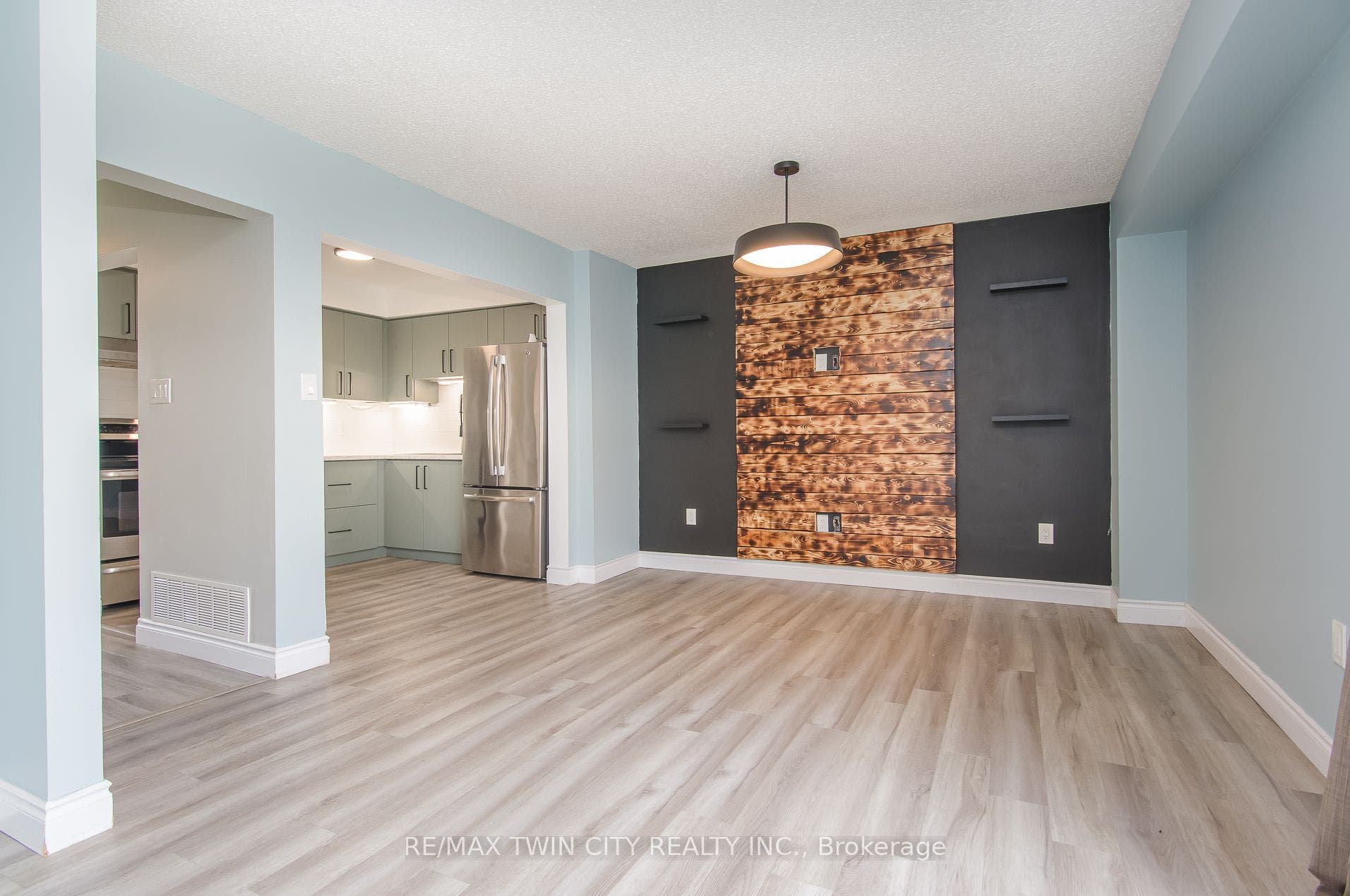 125 Sekura Crescent, #13, Cambridge, Waterloo ON N1R 8B4 125 Sekura Crescent, #13, Cambridge, Waterloo ON N1R 8B4