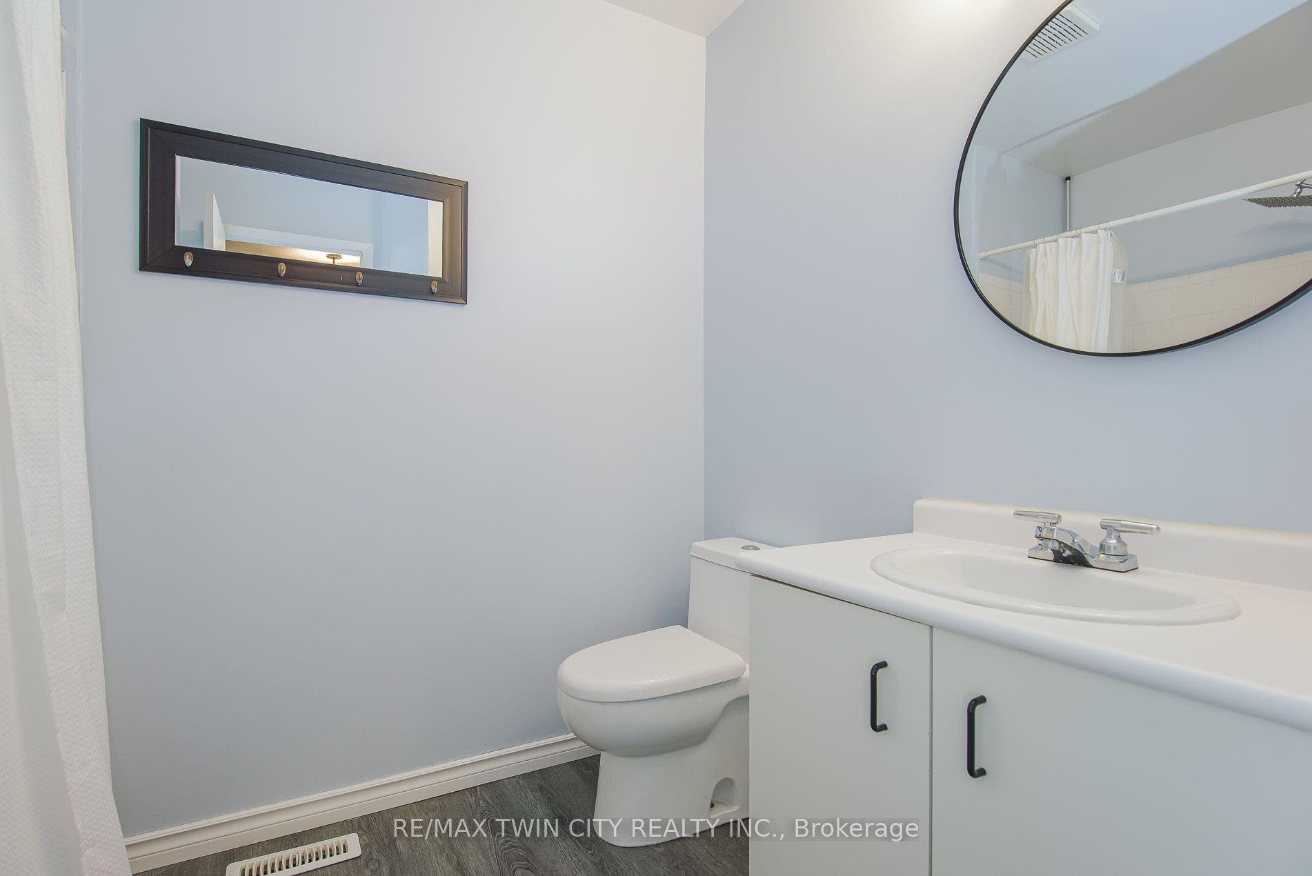 125 Sekura Crescent, #13, Cambridge, Waterloo ON N1R 8B4 125 Sekura Crescent, #13, Cambridge, Waterloo ON N1R 8B4