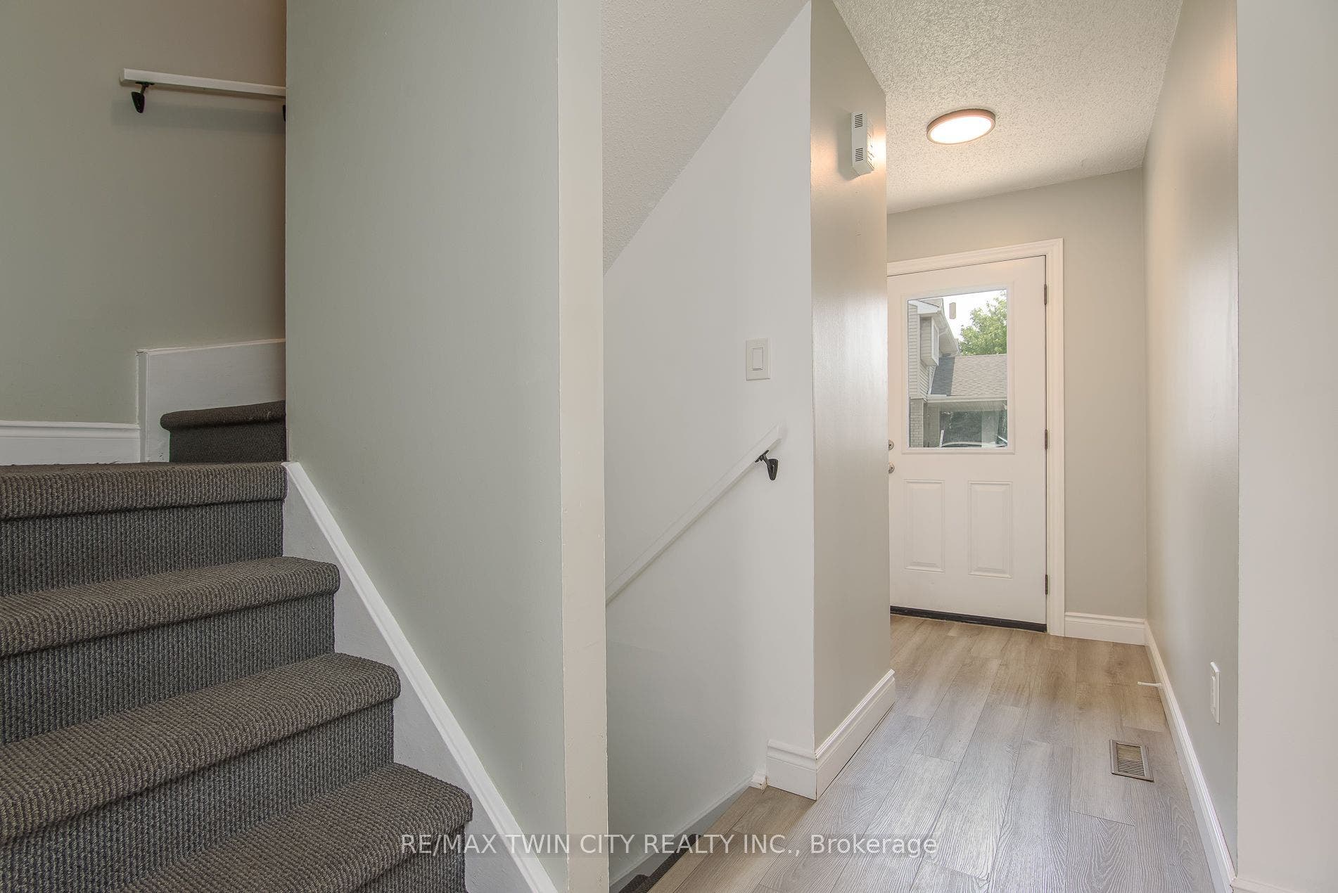 125 Sekura Crescent, #13, Cambridge, Waterloo ON N1R 8B4 125 Sekura Crescent, #13, Cambridge, Waterloo ON N1R 8B4