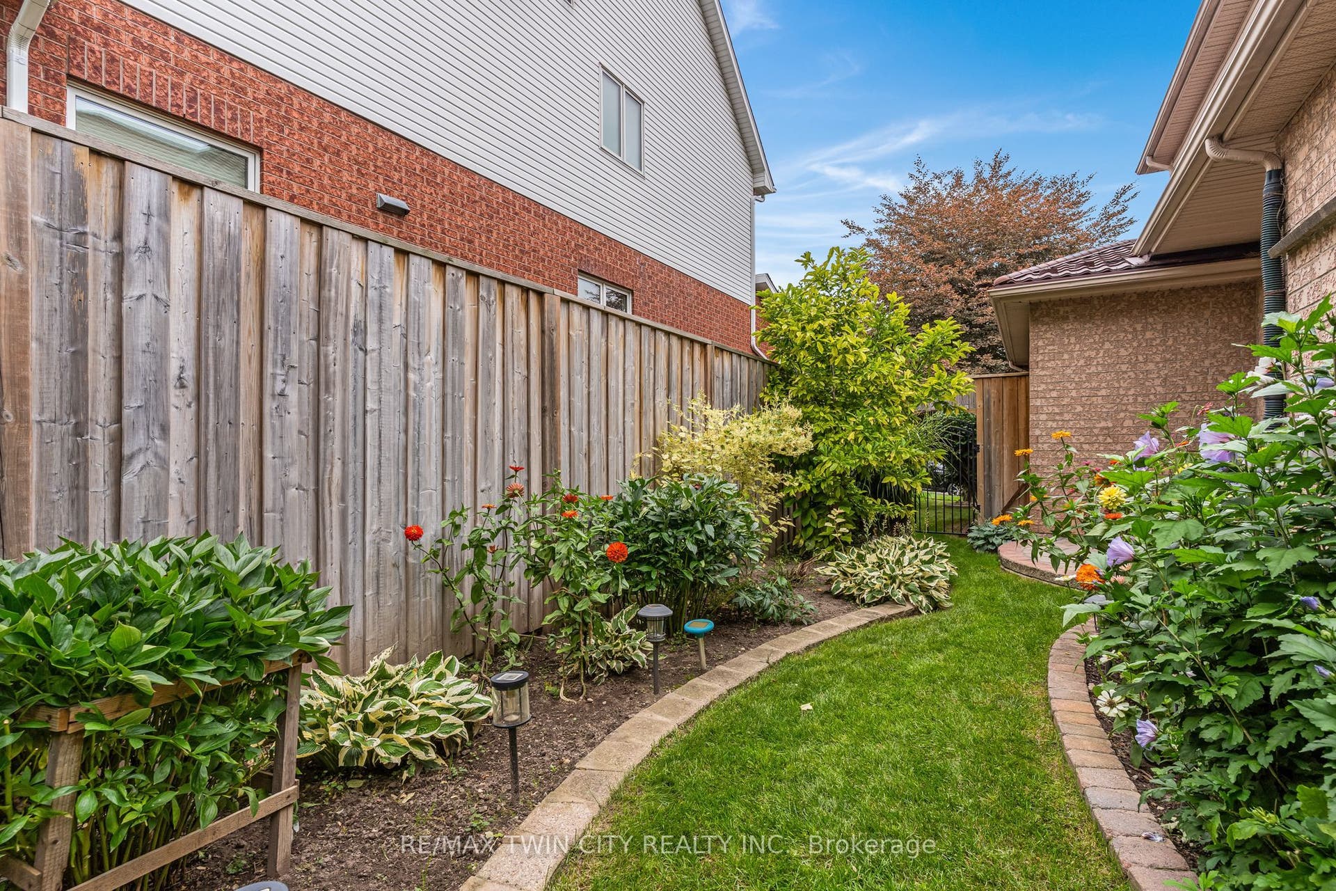 27 Autumn Ridge Trail, Kitchener, Waterloo ON N2P 2J6 27 Autumn Ridge Trail, Kitchener, Waterloo ON N2P 2J6