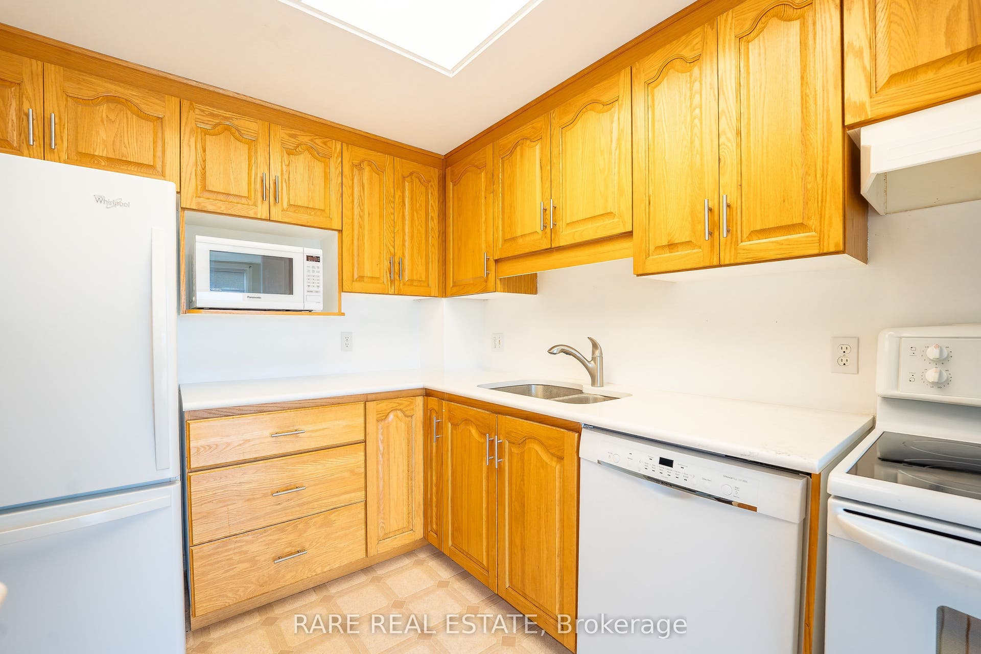 405 Erb Street W, #403, Waterloo, Waterloo ON N2L 1W7 405 Erb Street W, #403, Waterloo, Waterloo ON N2L 1W7