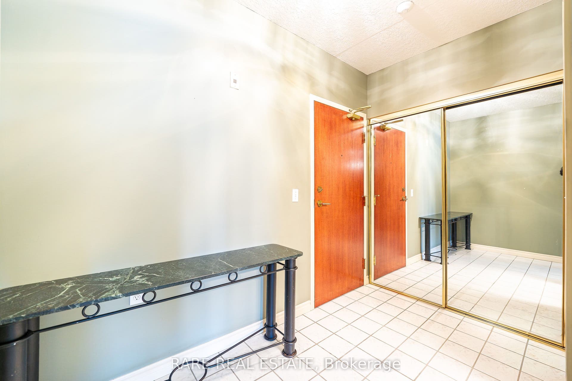 405 Erb Street W, #403, Waterloo, Waterloo ON N2L 1W7 405 Erb Street W, #403, Waterloo, Waterloo ON N2L 1W7