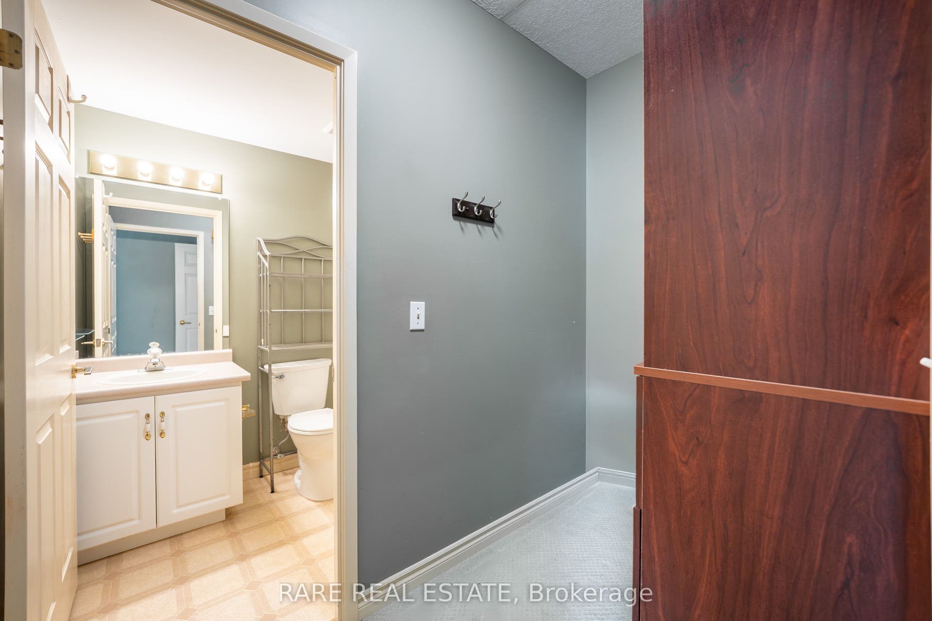 405 Erb Street W, #403, Waterloo, Waterloo ON N2L 1W7 405 Erb Street W, #403, Waterloo, Waterloo ON N2L 1W7