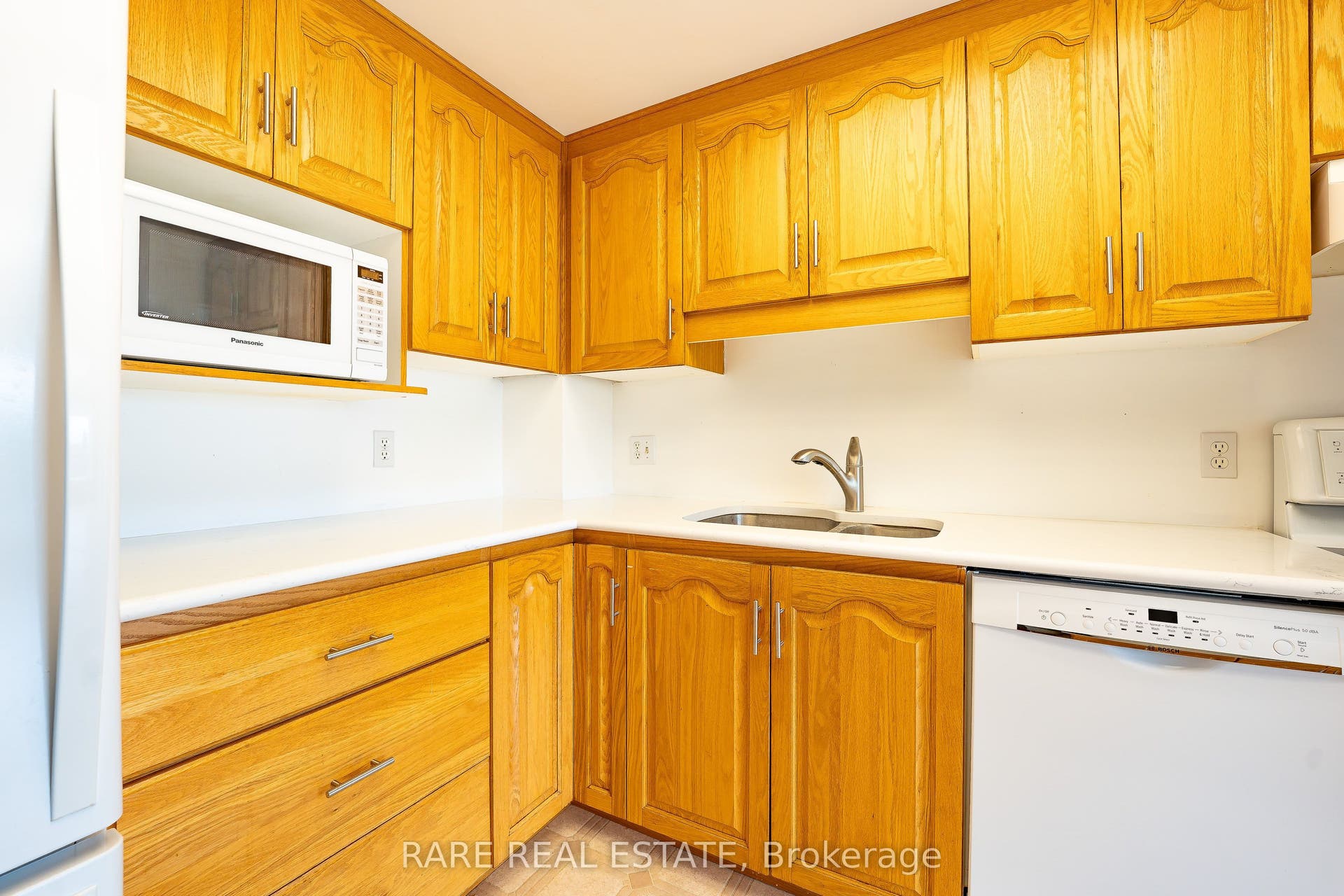 405 Erb Street W, #403, Waterloo, Waterloo ON N2L 1W7 405 Erb Street W, #403, Waterloo, Waterloo ON N2L 1W7