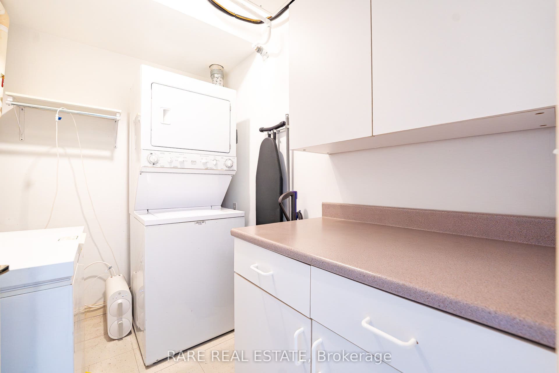 405 Erb Street W, #403, Waterloo, Waterloo ON N2L 1W7 405 Erb Street W, #403, Waterloo, Waterloo ON N2L 1W7