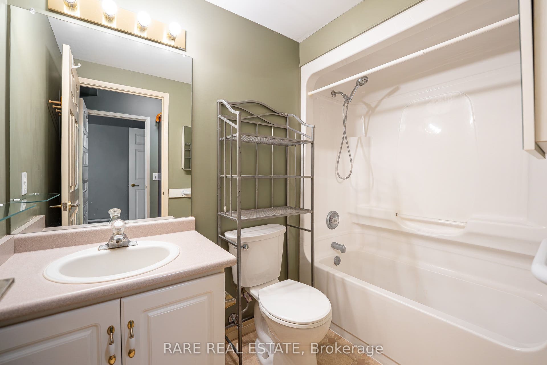 405 Erb Street W, #403, Waterloo, Waterloo ON N2L 1W7 405 Erb Street W, #403, Waterloo, Waterloo ON N2L 1W7