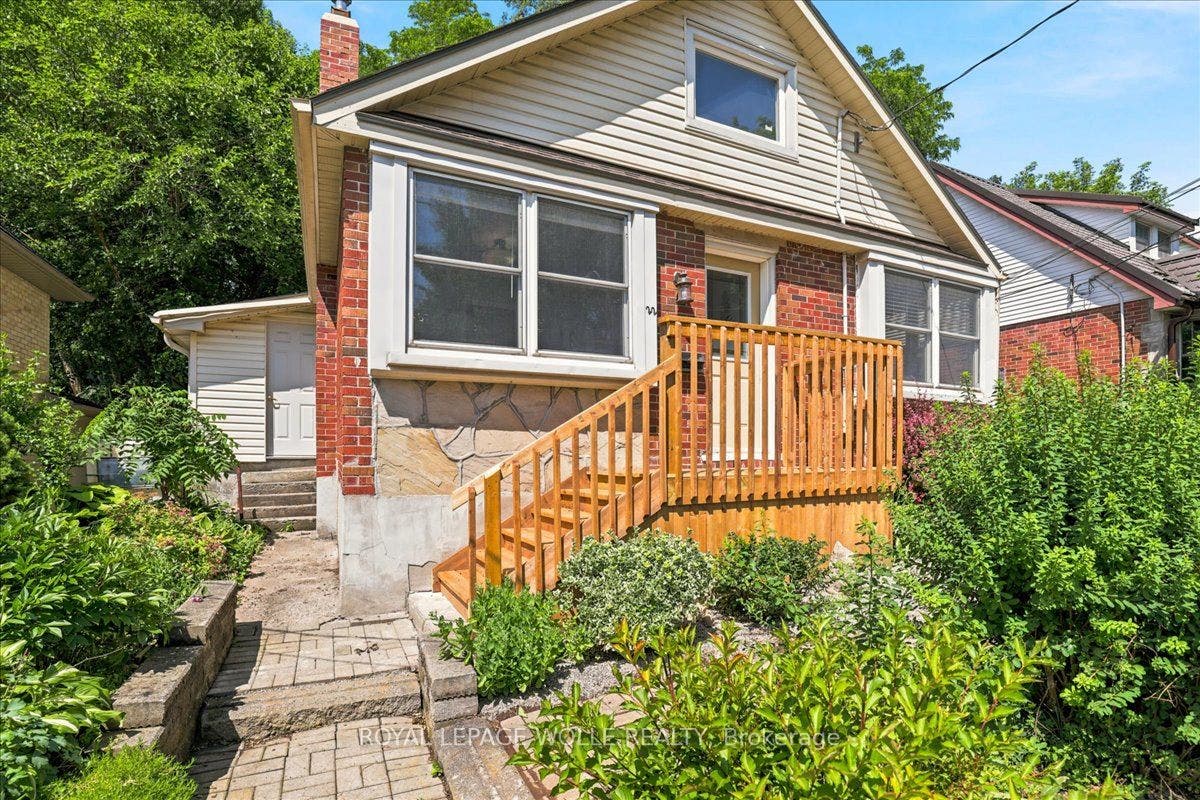 22 Ramore Street, Cambridge, Waterloo ON N1S 2P8 22 Ramore Street, Cambridge, Waterloo ON N1S 2P8
