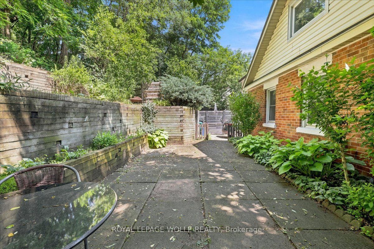 22 Ramore Street, Cambridge, Waterloo ON N1S 2P8 22 Ramore Street, Cambridge, Waterloo ON N1S 2P8