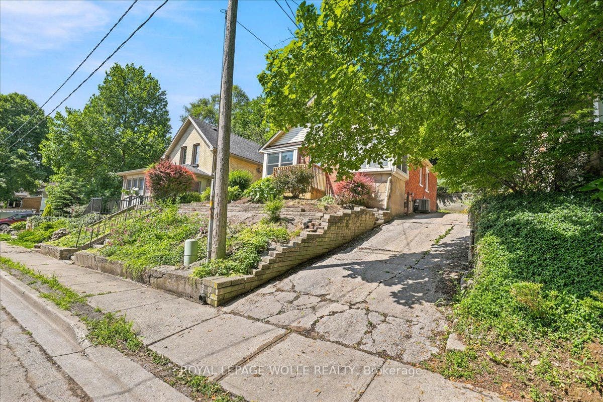 22 Ramore Street, Cambridge, Waterloo ON N1S 2P8 22 Ramore Street, Cambridge, Waterloo ON N1S 2P8