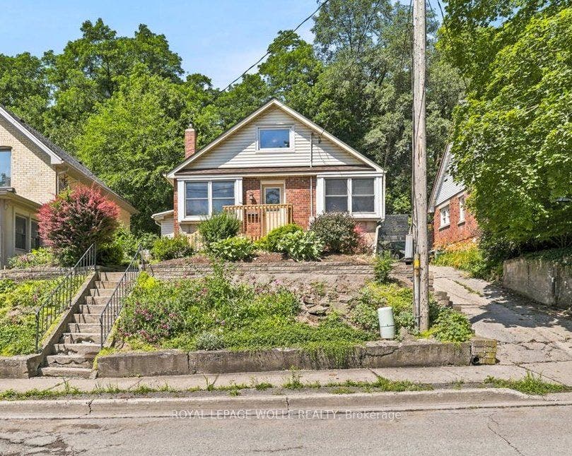 22 Ramore Street, Cambridge, Waterloo ON N1S 2P8 22 Ramore Street, Cambridge, Waterloo ON N1S 2P8
