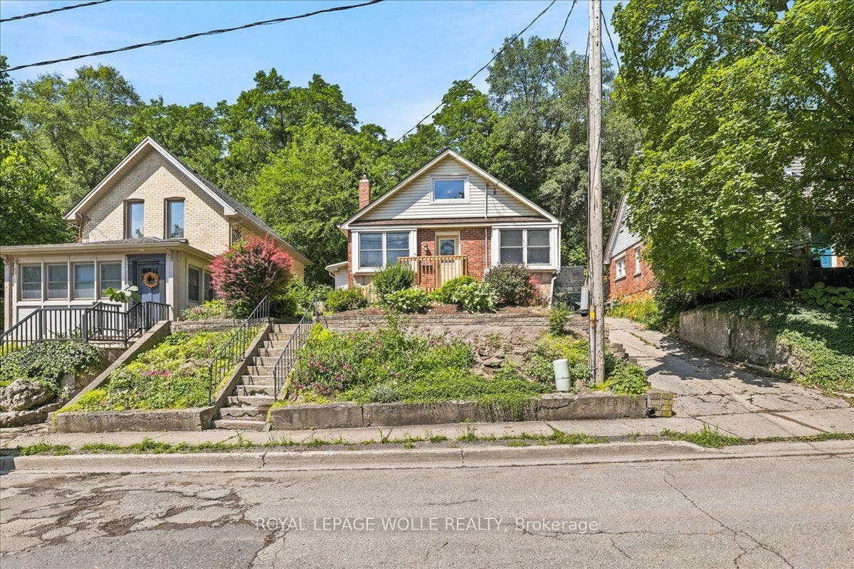 22 Ramore Street, Cambridge, Waterloo ON N1S 2P8 22 Ramore Street, Cambridge, Waterloo ON N1S 2P8