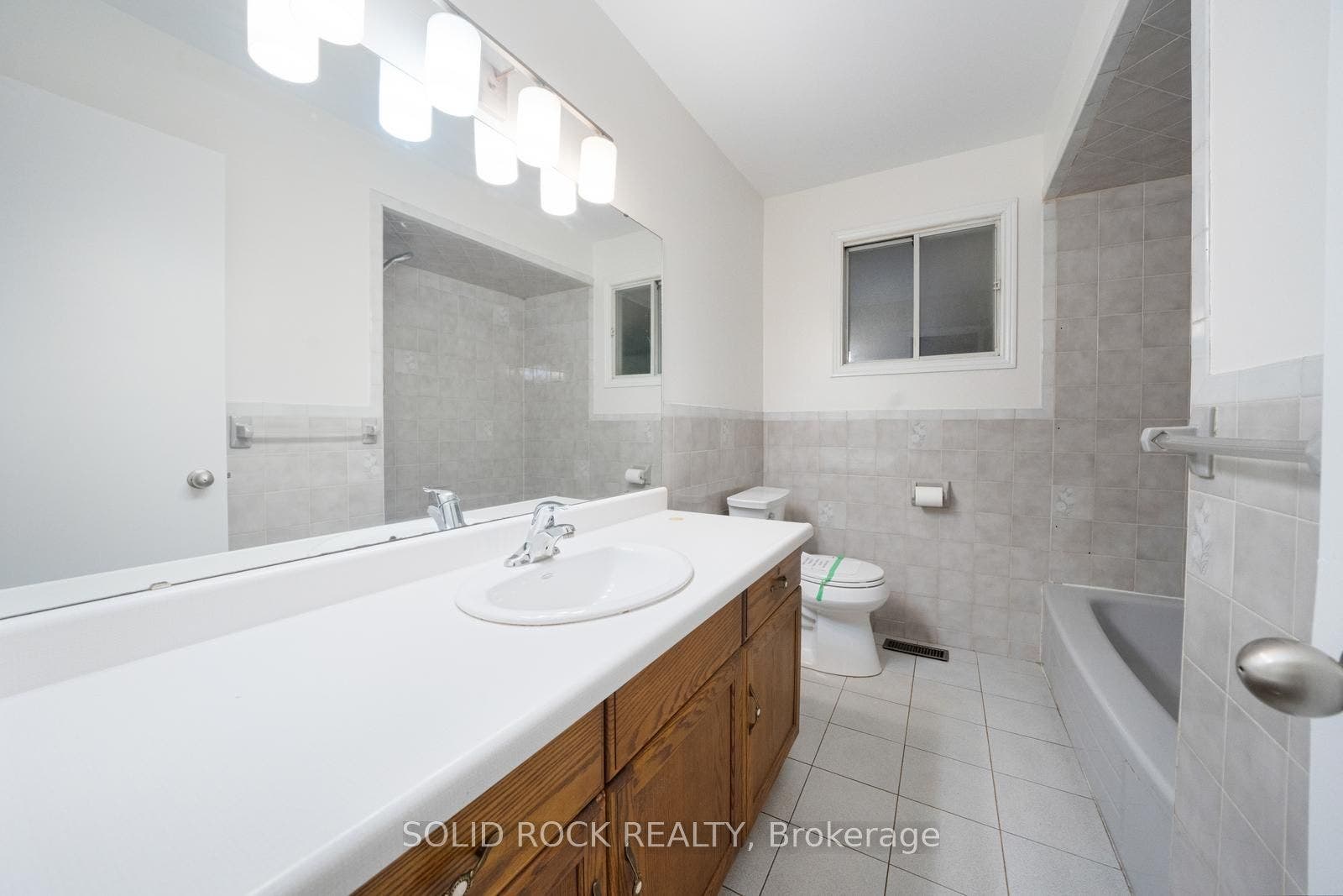 3929 Vineyard Crescent, Lincoln, Niagara ON L0R 2C0 3929 Vineyard Crescent, Lincoln, Niagara ON L0R 2C0
