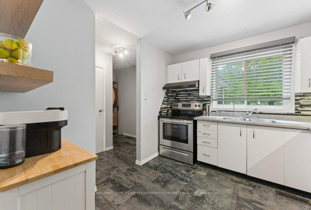 255 Northlake Drive, #4, Waterloo, Waterloo ON N2V 1Z2 255 Northlake Drive, #4, Waterloo, Waterloo ON N2V 1Z2
