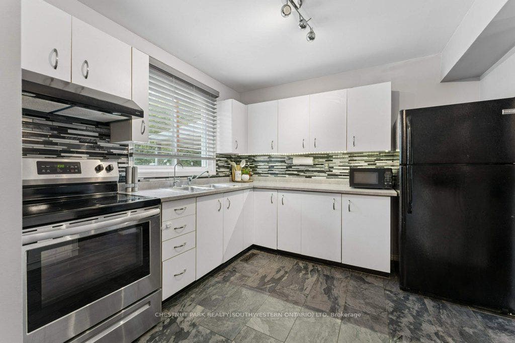 255 Northlake Drive, #4, Waterloo, Waterloo ON N2V 1Z2 255 Northlake Drive, #4, Waterloo, Waterloo ON N2V 1Z2