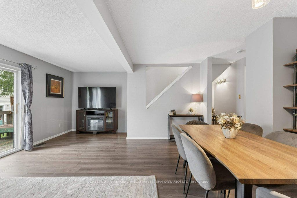 255 Northlake Drive, #4, Waterloo, Waterloo ON N2V 1Z2 255 Northlake Drive, #4, Waterloo, Waterloo ON N2V 1Z2
