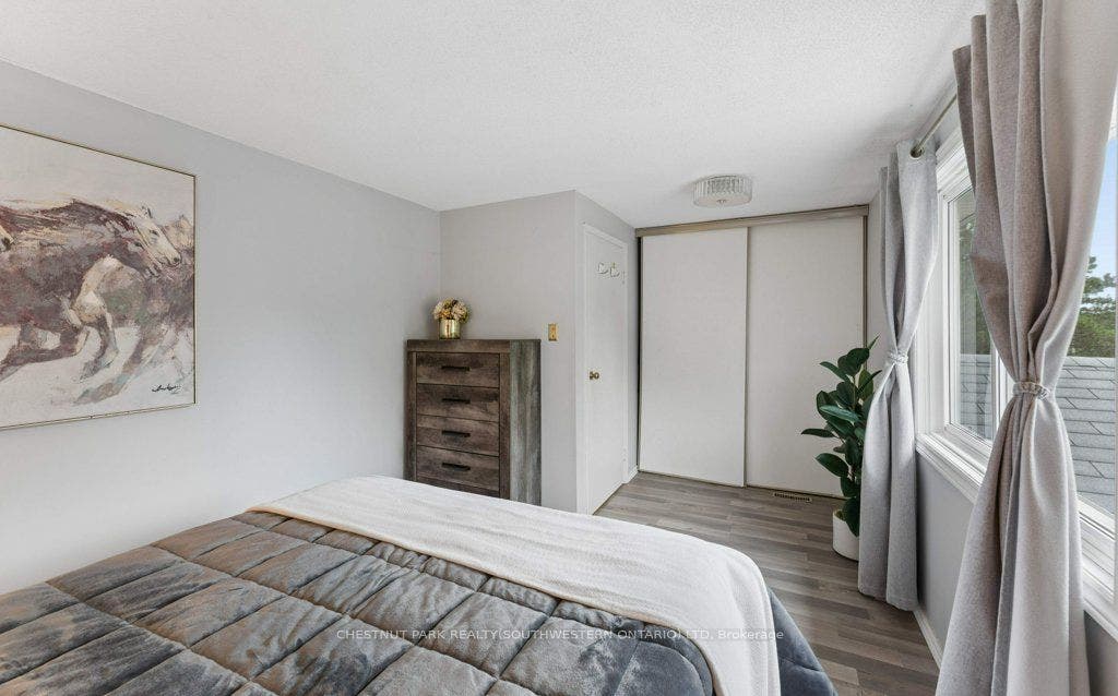 255 Northlake Drive, #4, Waterloo, Waterloo ON N2V 1Z2 255 Northlake Drive, #4, Waterloo, Waterloo ON N2V 1Z2