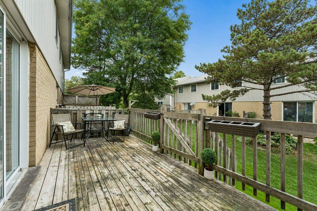 255 Northlake Drive, #4, Waterloo, Waterloo ON N2V 1Z2 255 Northlake Drive, #4, Waterloo, Waterloo ON N2V 1Z2