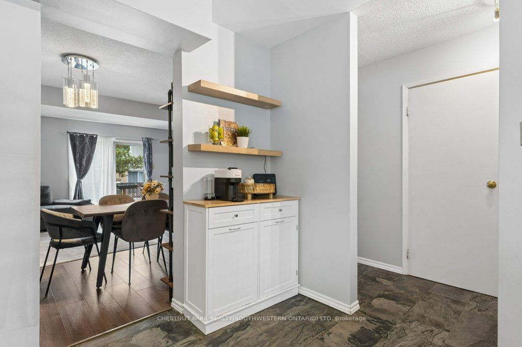 255 Northlake Drive, #4, Waterloo, Waterloo ON N2V 1Z2 255 Northlake Drive, #4, Waterloo, Waterloo ON N2V 1Z2