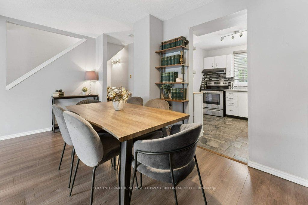 255 Northlake Drive, #4, Waterloo, Waterloo ON N2V 1Z2 255 Northlake Drive, #4, Waterloo, Waterloo ON N2V 1Z2