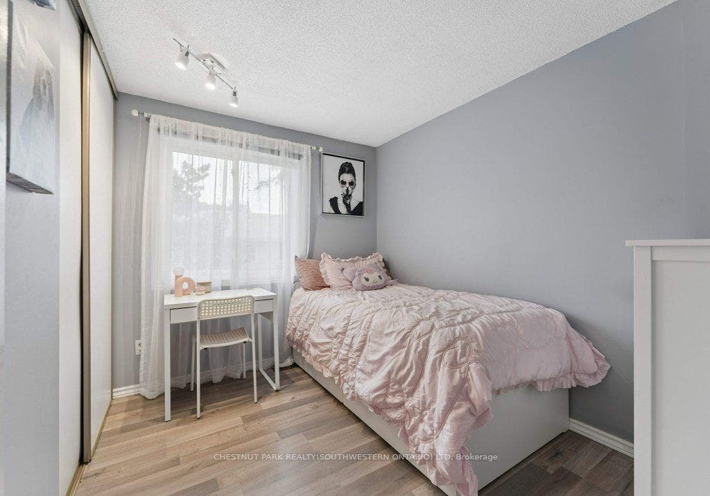255 Northlake Drive, #4, Waterloo, Waterloo ON N2V 1Z2 255 Northlake Drive, #4, Waterloo, Waterloo ON N2V 1Z2
