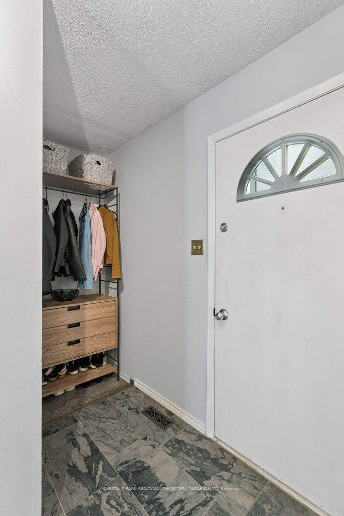 255 Northlake Drive, #4, Waterloo, Waterloo ON N2V 1Z2 255 Northlake Drive, #4, Waterloo, Waterloo ON N2V 1Z2