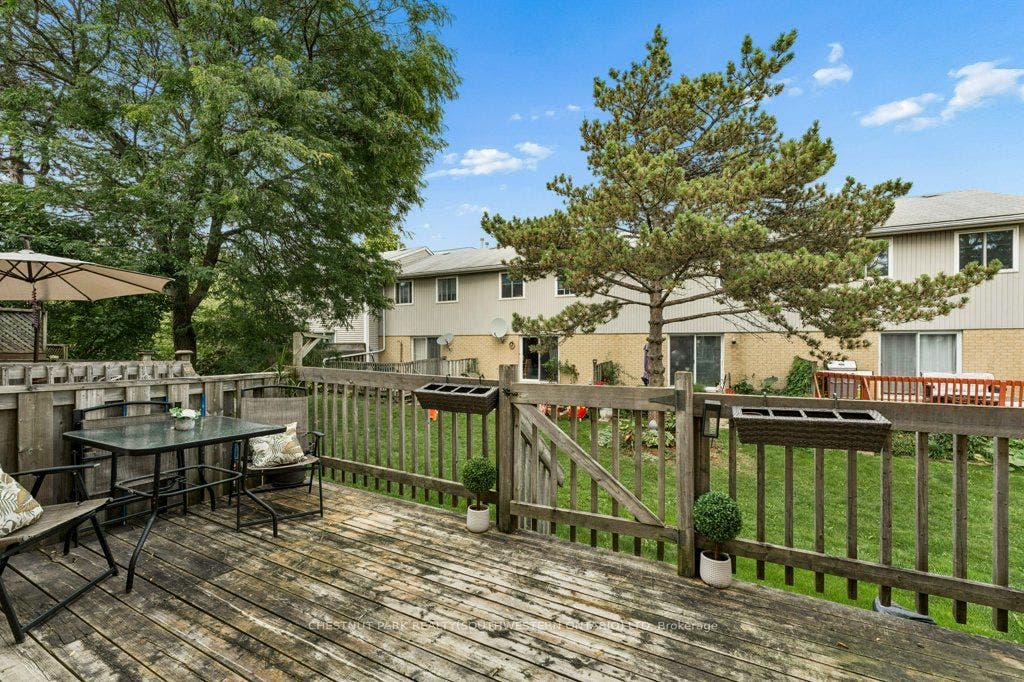 255 Northlake Drive, #4, Waterloo, Waterloo ON N2V 1Z2 255 Northlake Drive, #4, Waterloo, Waterloo ON N2V 1Z2