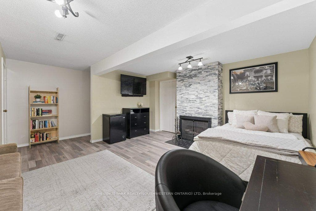 255 Northlake Drive, #4, Waterloo, Waterloo ON N2V 1Z2 255 Northlake Drive, #4, Waterloo, Waterloo ON N2V 1Z2
