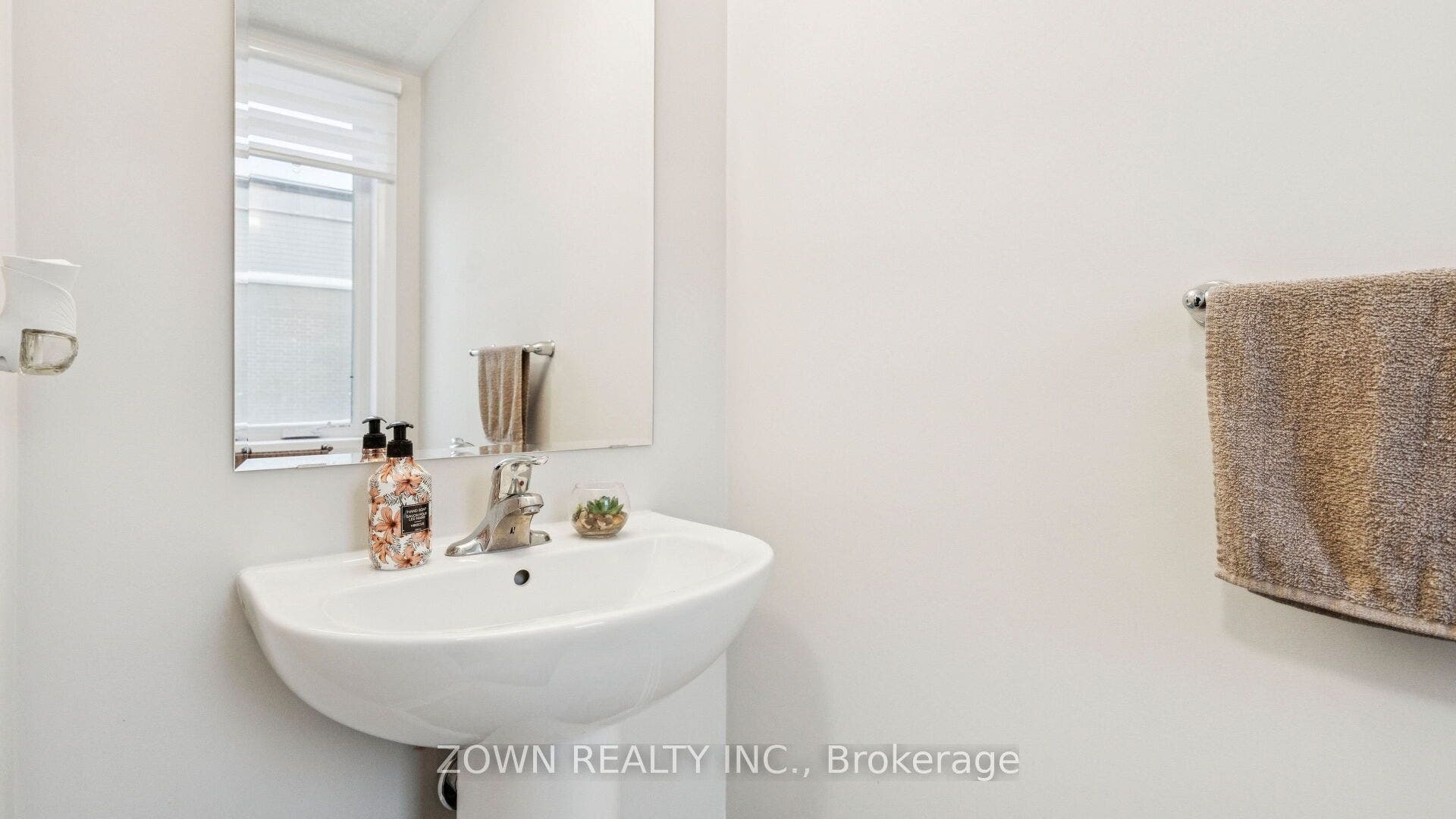 25 Isherwood Avenue, #A3, Cambridge, Waterloo ON N1R 0E2 25 Isherwood Avenue, #A3, Cambridge, Waterloo ON N1R 0E2