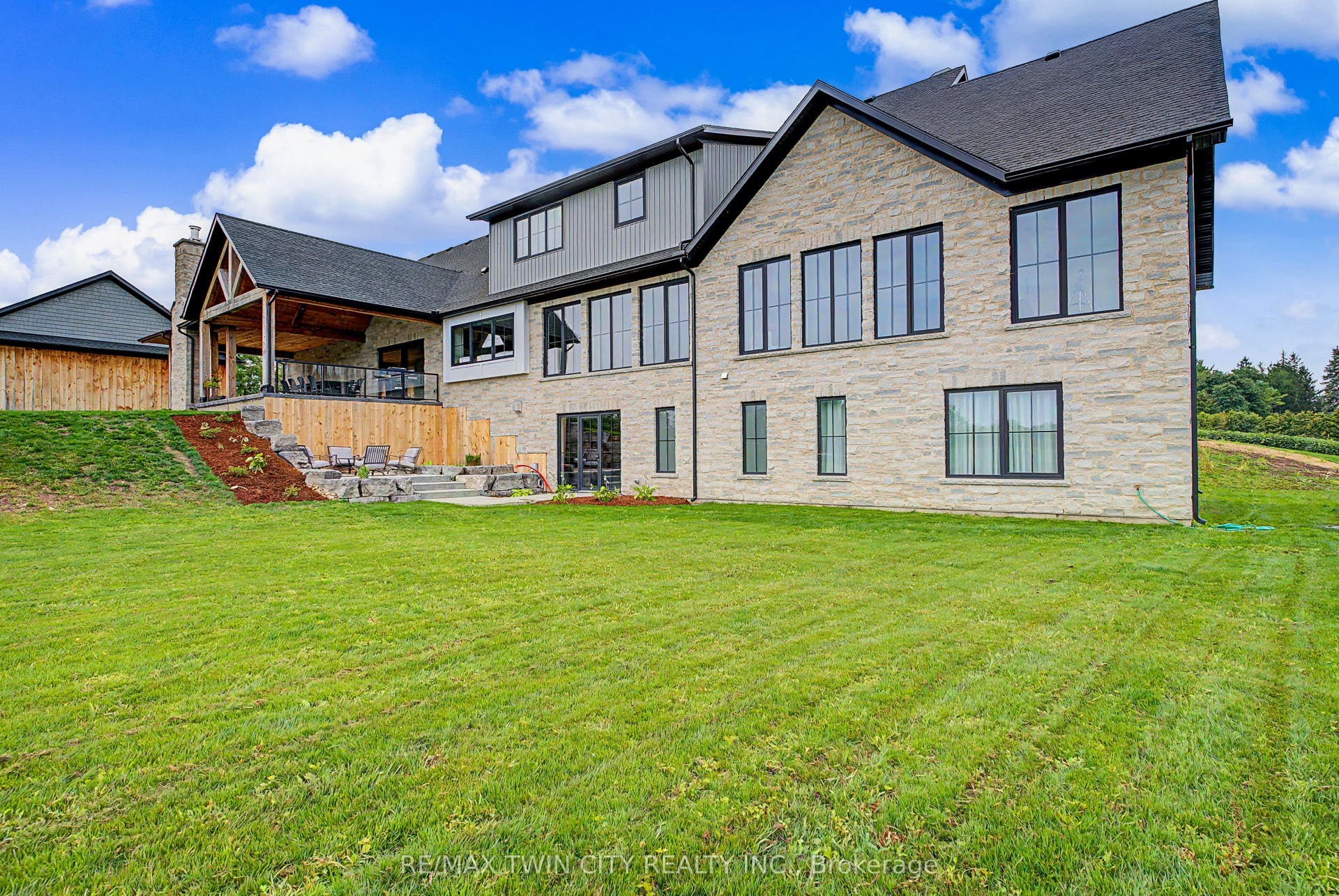 742 Country Squire Road, Waterloo, Waterloo ON N2J 4G8