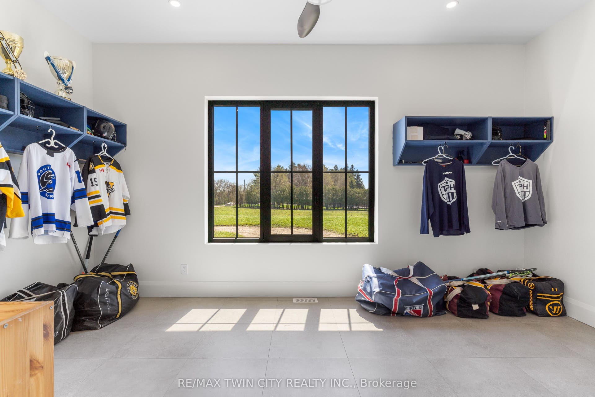 742 Country Squire Road, Waterloo, Waterloo ON N2J 4G8