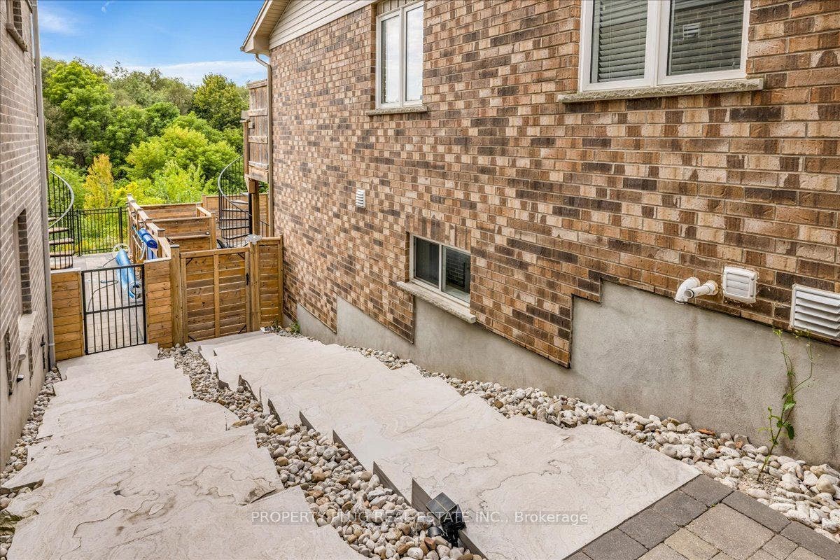 97 Marshall Drive, Guelph, Wellington ON N1E 0K8 97 Marshall Drive, Guelph, Wellington ON N1E 0K8