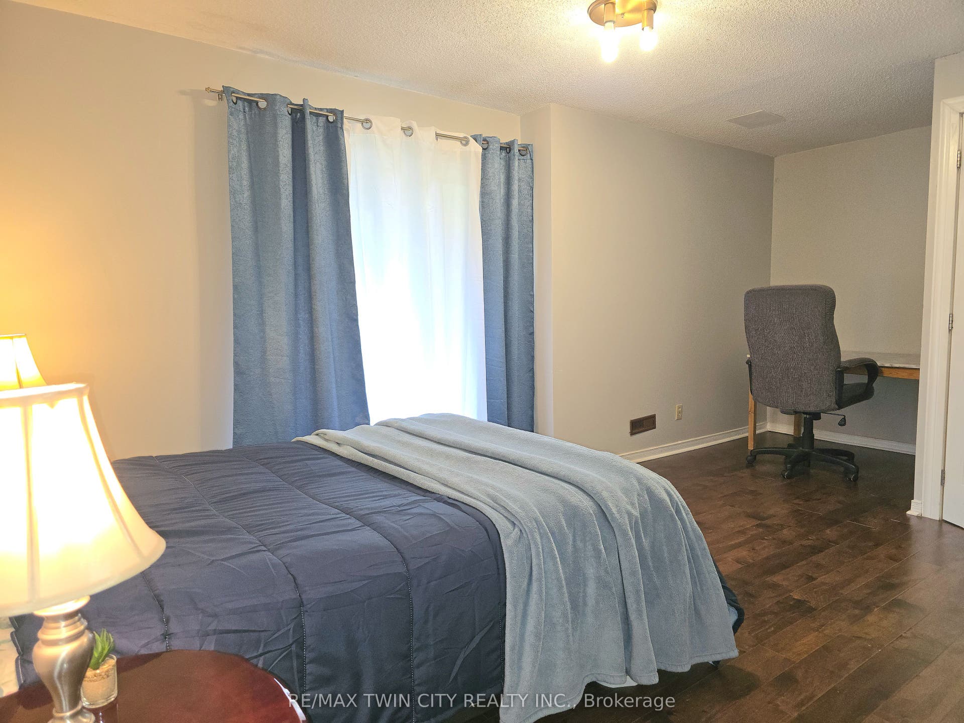 250 Keats Way, #6, Waterloo, Waterloo ON N2L 6J5 250 Keats Way, #6, Waterloo, Waterloo ON N2L 6J5