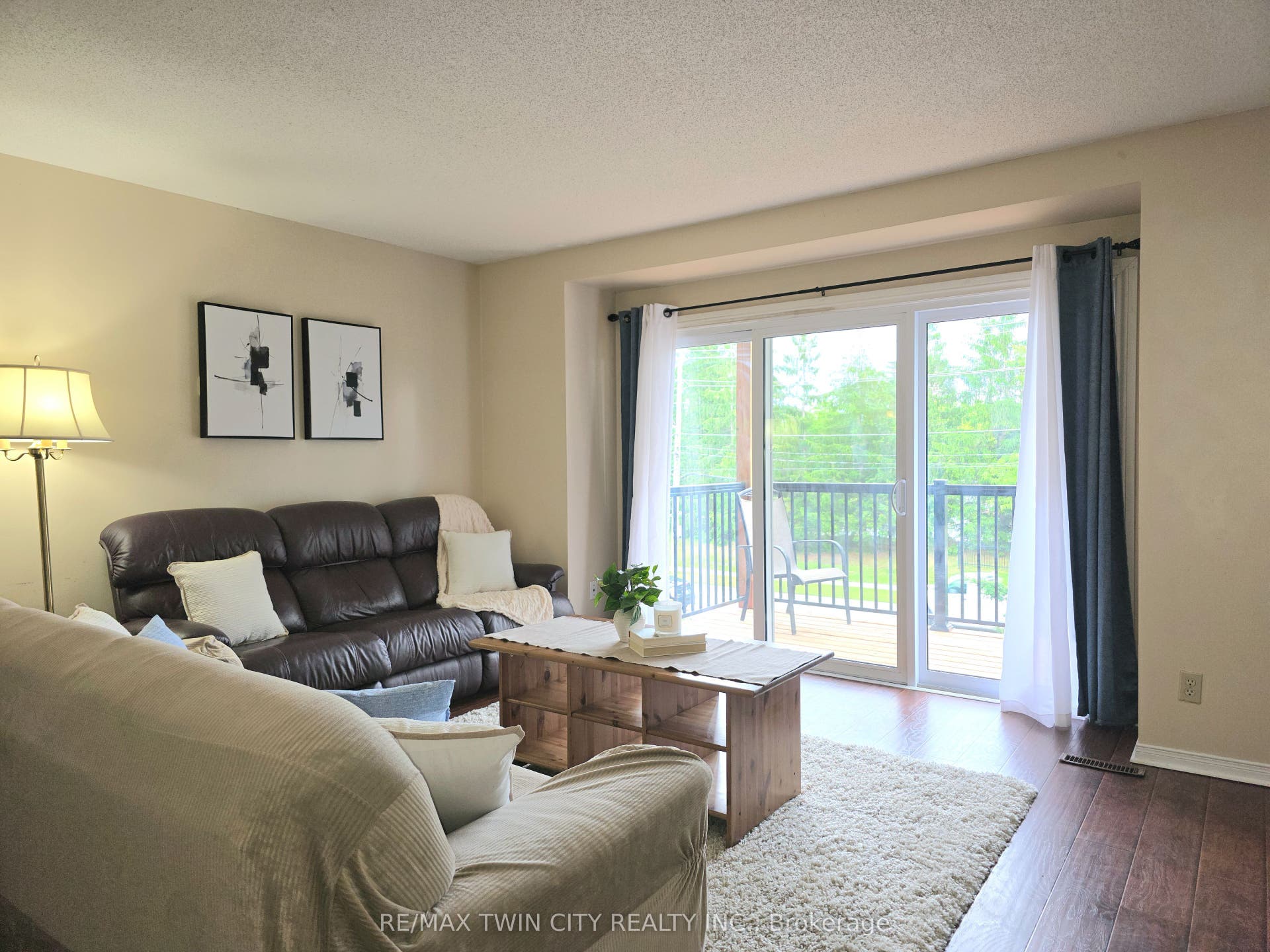 250 Keats Way, #6, Waterloo, Waterloo ON N2L 6J5 250 Keats Way, #6, Waterloo, Waterloo ON N2L 6J5