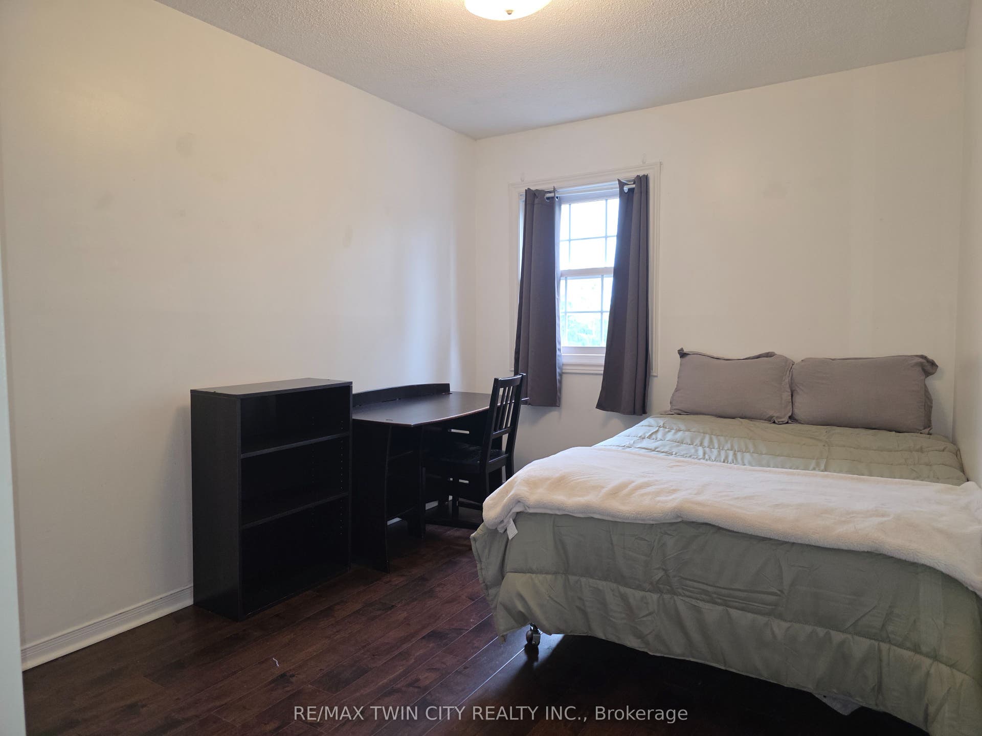 250 Keats Way, #6, Waterloo, Waterloo ON N2L 6J5 250 Keats Way, #6, Waterloo, Waterloo ON N2L 6J5