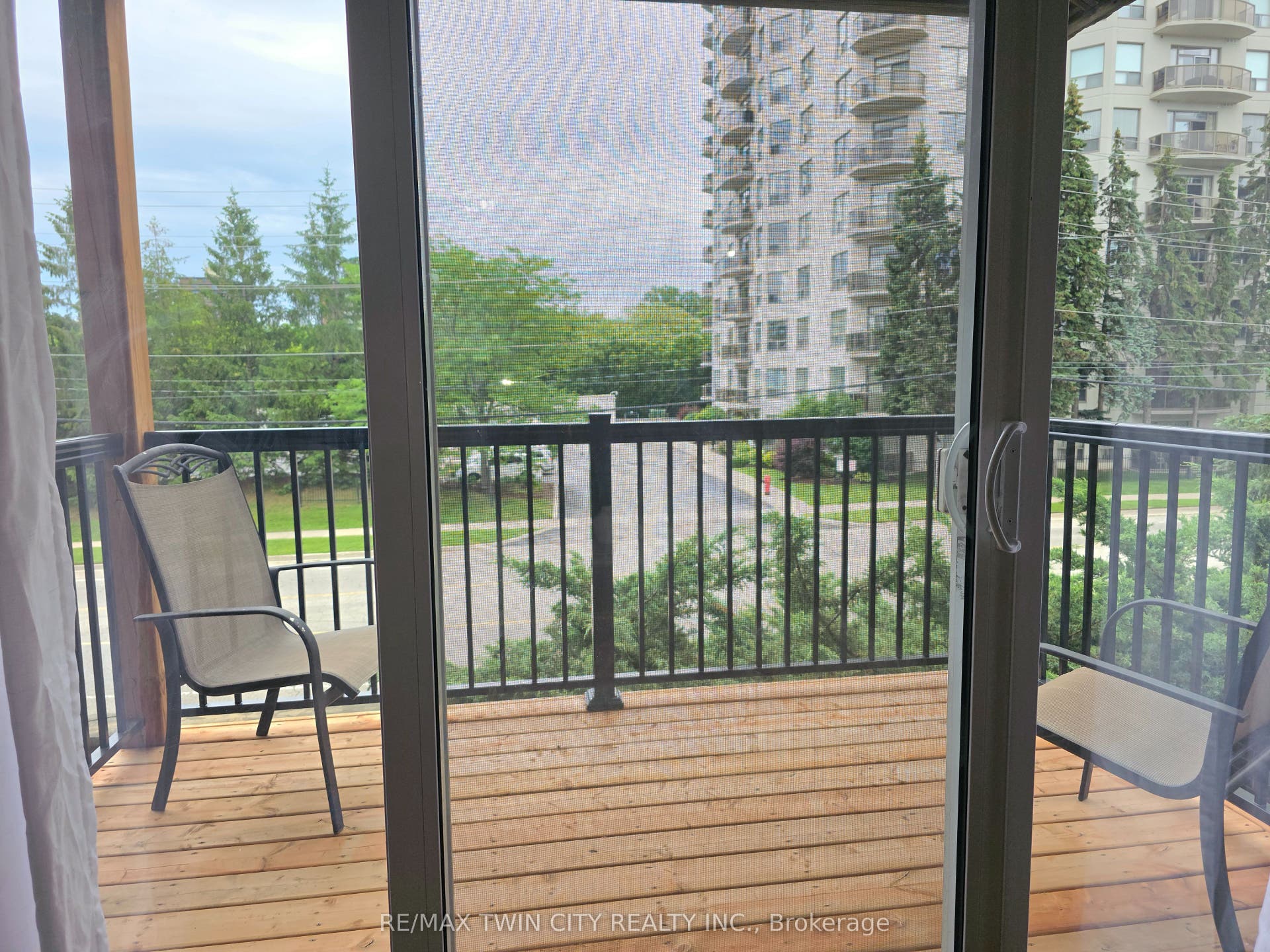250 Keats Way, #6, Waterloo, Waterloo ON N2L 6J5 250 Keats Way, #6, Waterloo, Waterloo ON N2L 6J5
