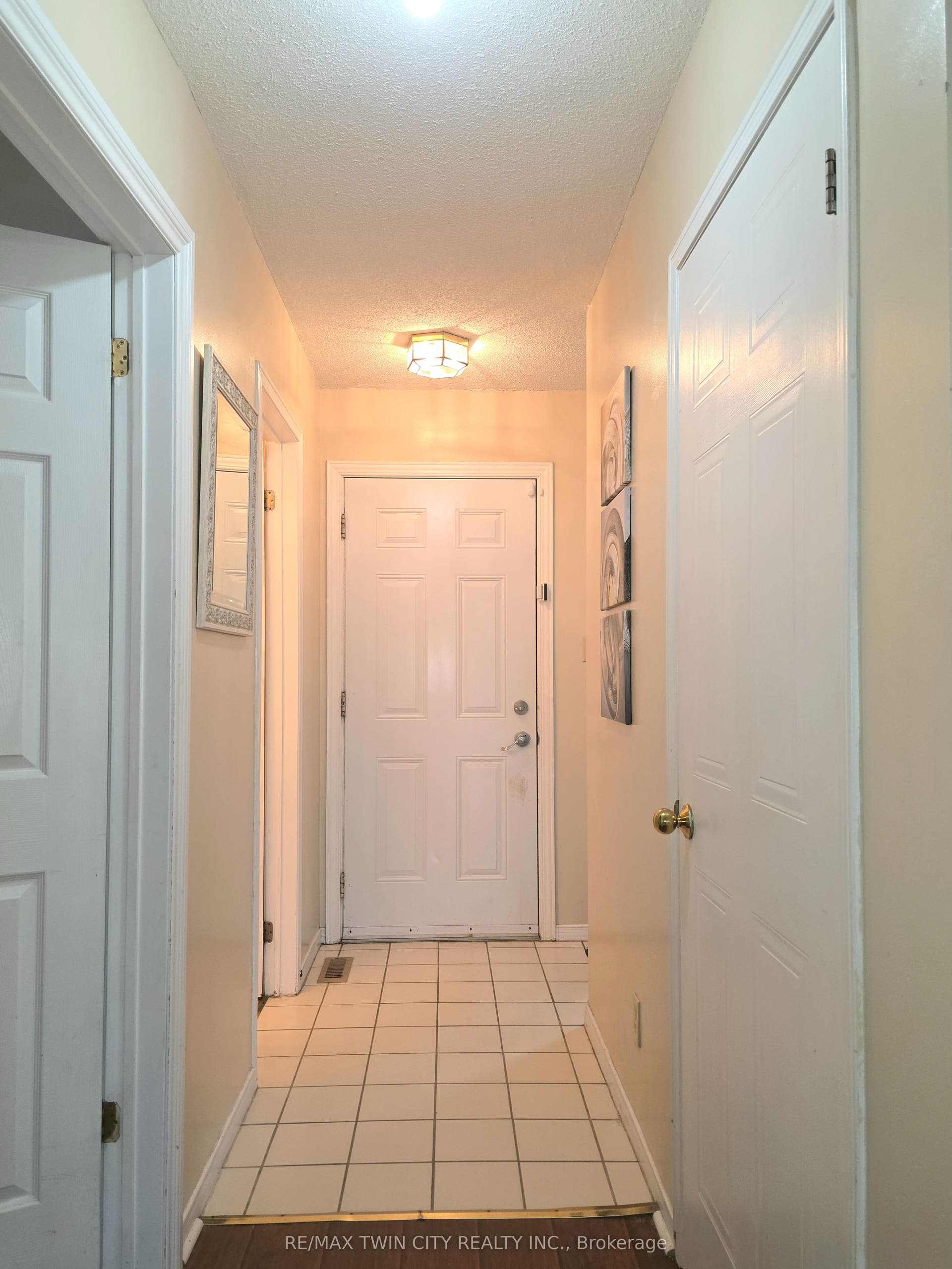 250 Keats Way, #6, Waterloo, Waterloo ON N2L 6J5 250 Keats Way, #6, Waterloo, Waterloo ON N2L 6J5