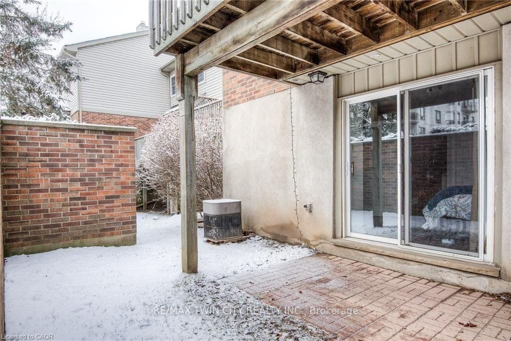 250 Keats Way, #6, Waterloo, Waterloo ON N2L 6J5 250 Keats Way, #6, Waterloo, Waterloo ON N2L 6J5