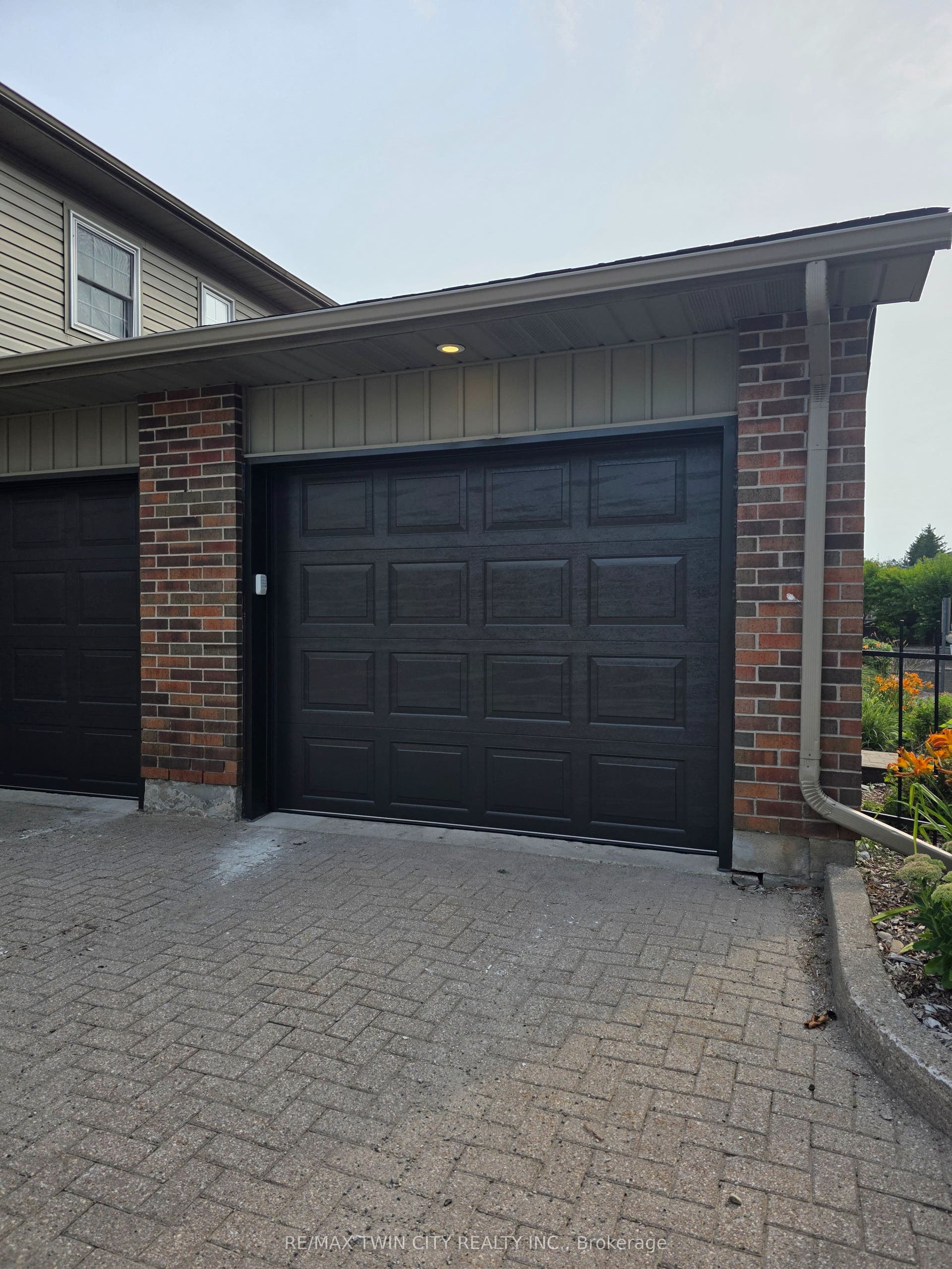 250 Keats Way, #6, Waterloo, Waterloo ON N2L 6J5 250 Keats Way, #6, Waterloo, Waterloo ON N2L 6J5