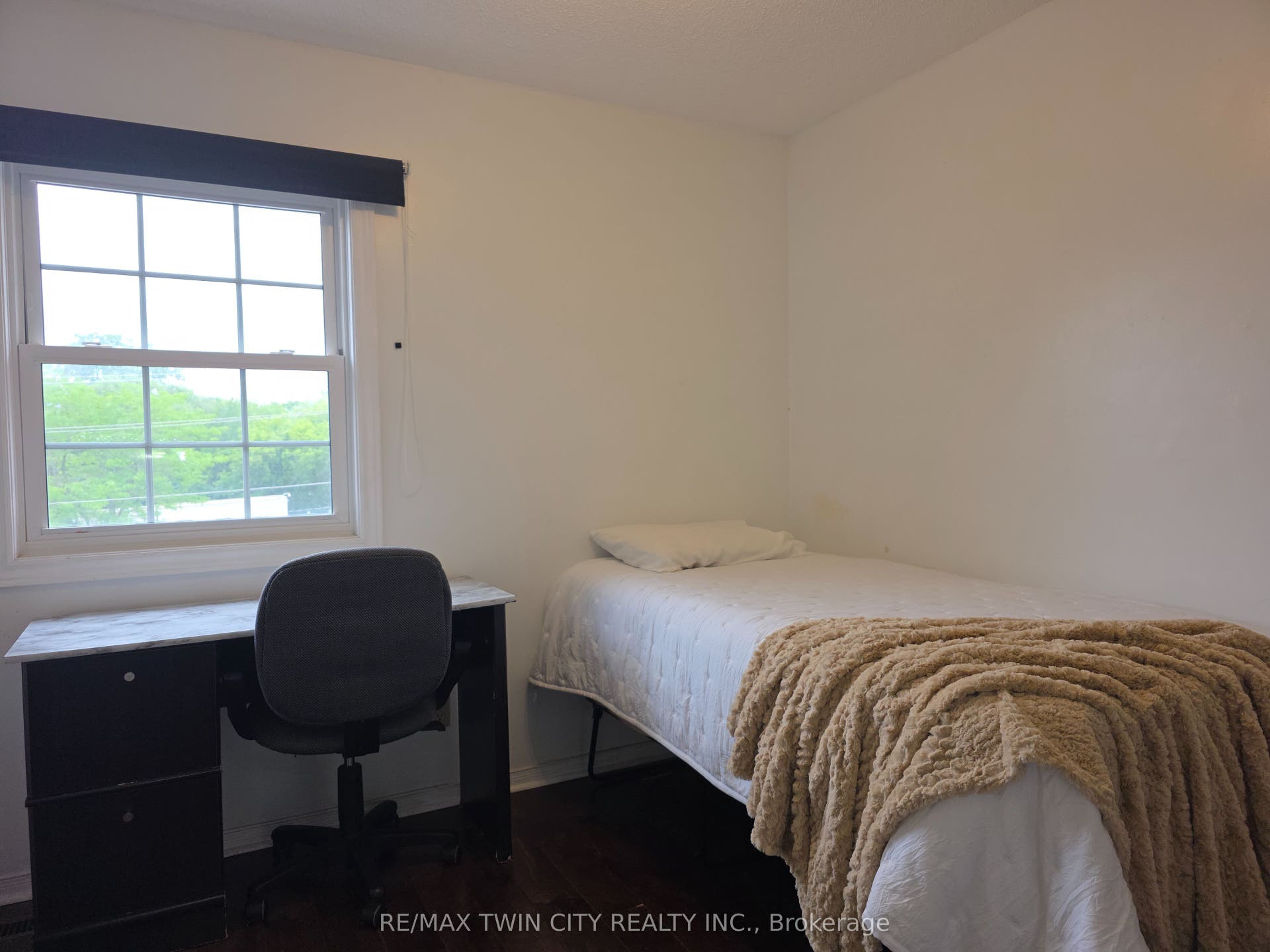 250 Keats Way, #6, Waterloo, Waterloo ON N2L 6J5 250 Keats Way, #6, Waterloo, Waterloo ON N2L 6J5