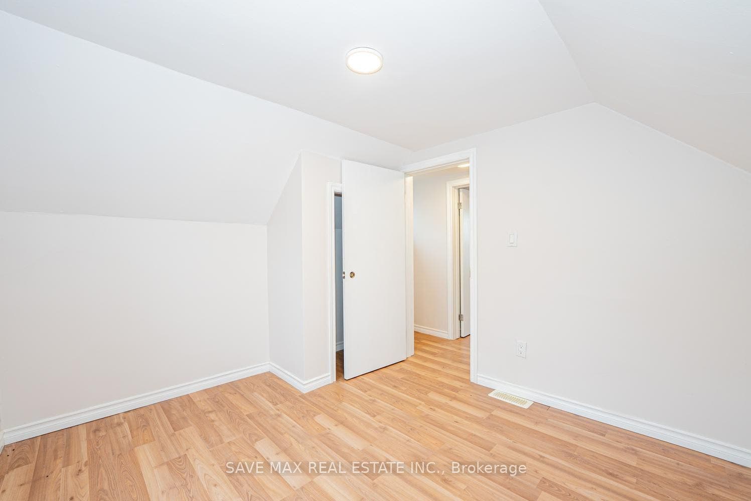 4 Beaumont Crescent S, Guelph, Wellington ON N1E 6A7 4 Beaumont Crescent S, Guelph, Wellington ON N1E 6A7