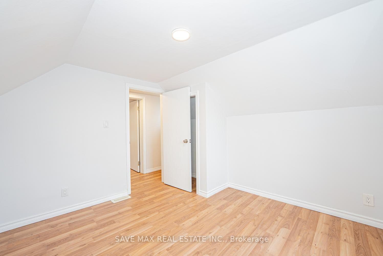 4 Beaumont Crescent S, Guelph, Wellington ON N1E 6A7 4 Beaumont Crescent S, Guelph, Wellington ON N1E 6A7