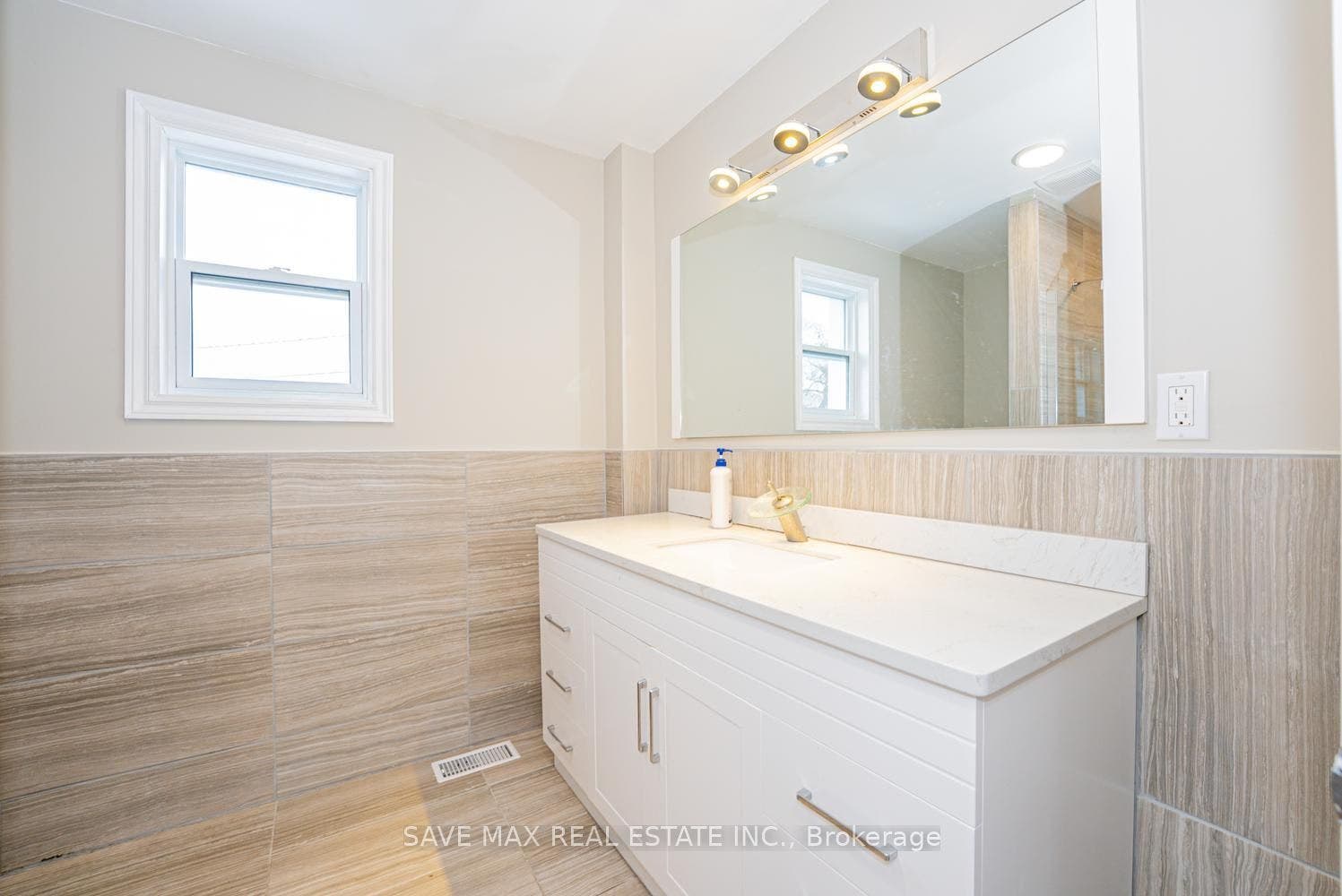 4 Beaumont Crescent S, Guelph, Wellington ON N1E 6A7 4 Beaumont Crescent S, Guelph, Wellington ON N1E 6A7