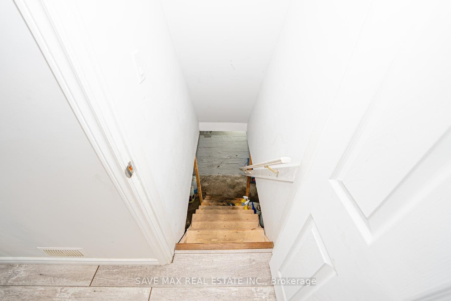 4 Beaumont Crescent S, Guelph, Wellington ON N1E 6A7 4 Beaumont Crescent S, Guelph, Wellington ON N1E 6A7