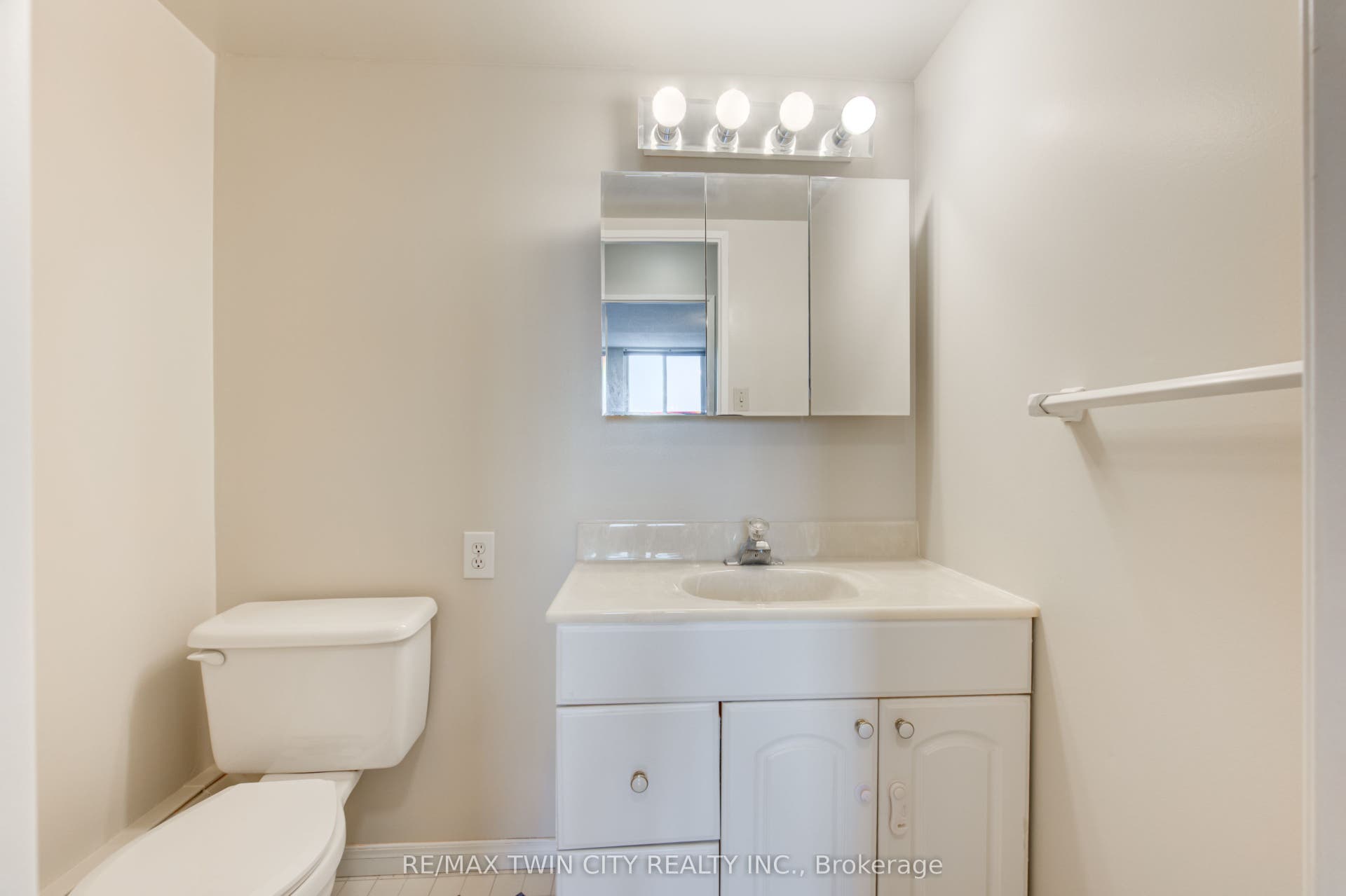 225 Harvard Place N, #509, Waterloo, Waterloo ON N2J 4H4 225 Harvard Place N, #509, Waterloo, Waterloo ON N2J 4H4