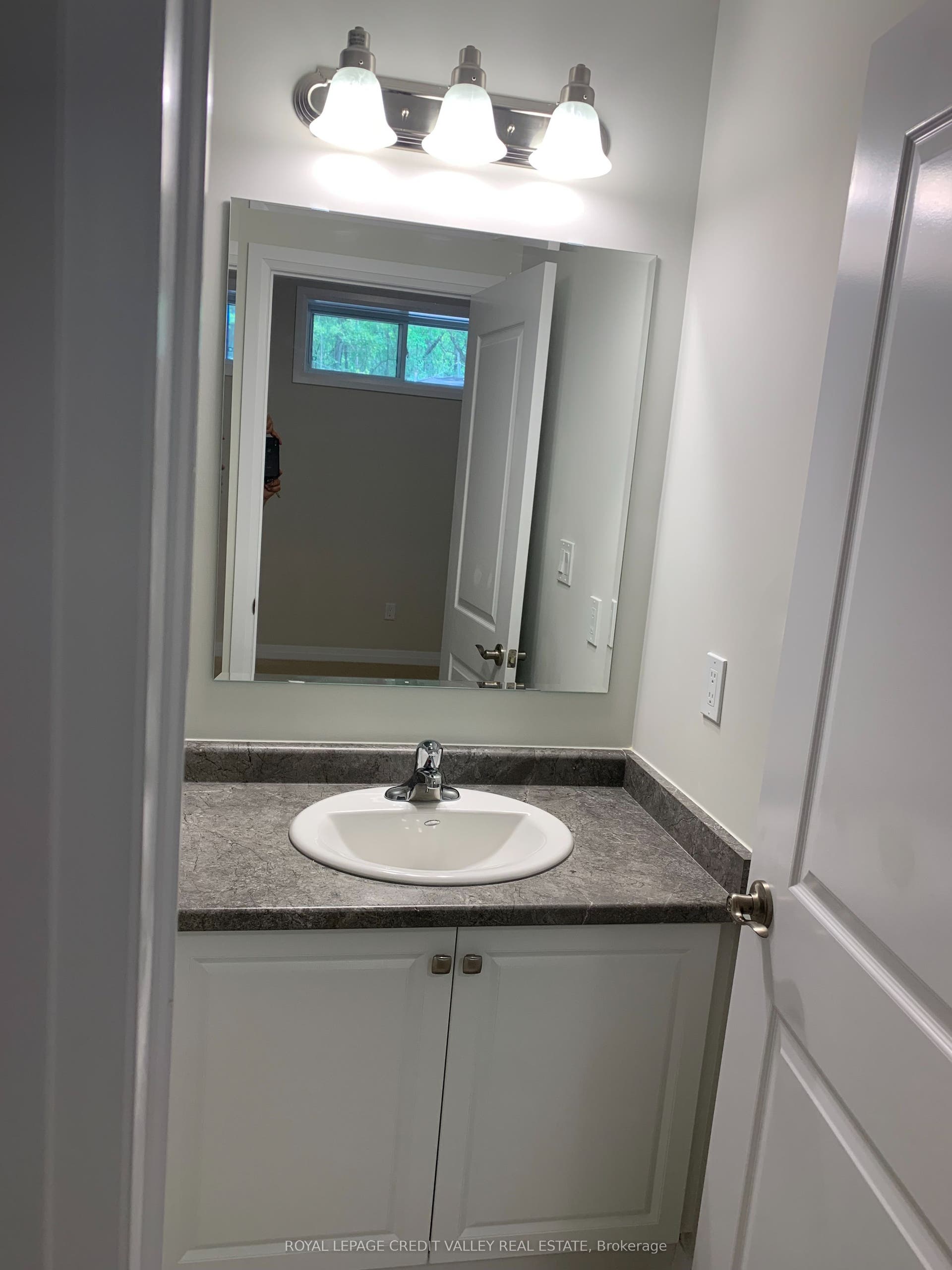 25 Isherwood Avenue E, #13, Cambridge, Waterloo ON N1R 0E2 25 Isherwood Avenue E, #13, Cambridge, Waterloo ON N1R 0E2