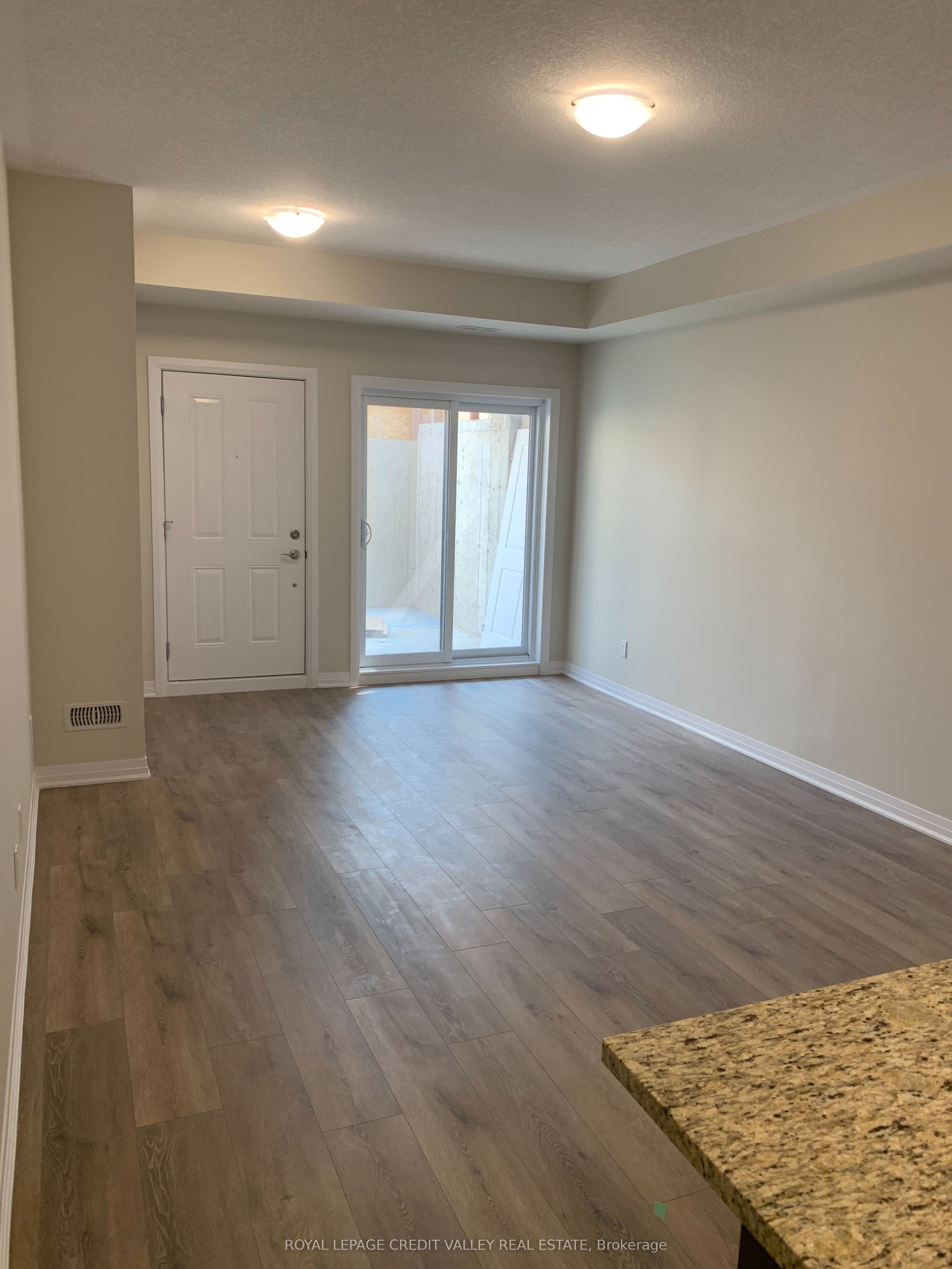 25 Isherwood Avenue E, #13, Cambridge, Waterloo ON N1R 0E2 25 Isherwood Avenue E, #13, Cambridge, Waterloo ON N1R 0E2