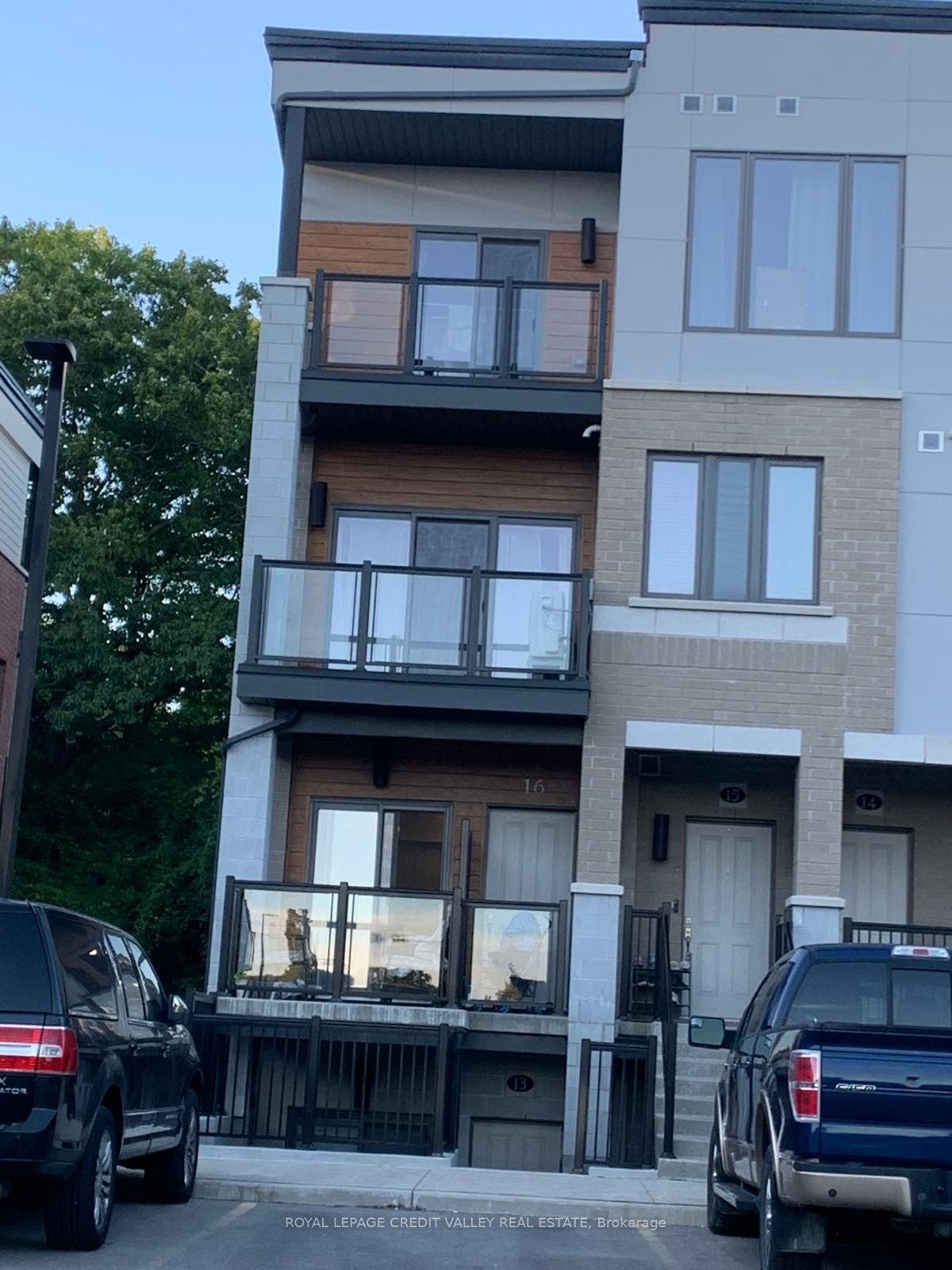 25 Isherwood Avenue E, #13, Cambridge, Waterloo ON N1R 0E2 25 Isherwood Avenue E, #13, Cambridge, Waterloo ON N1R 0E2