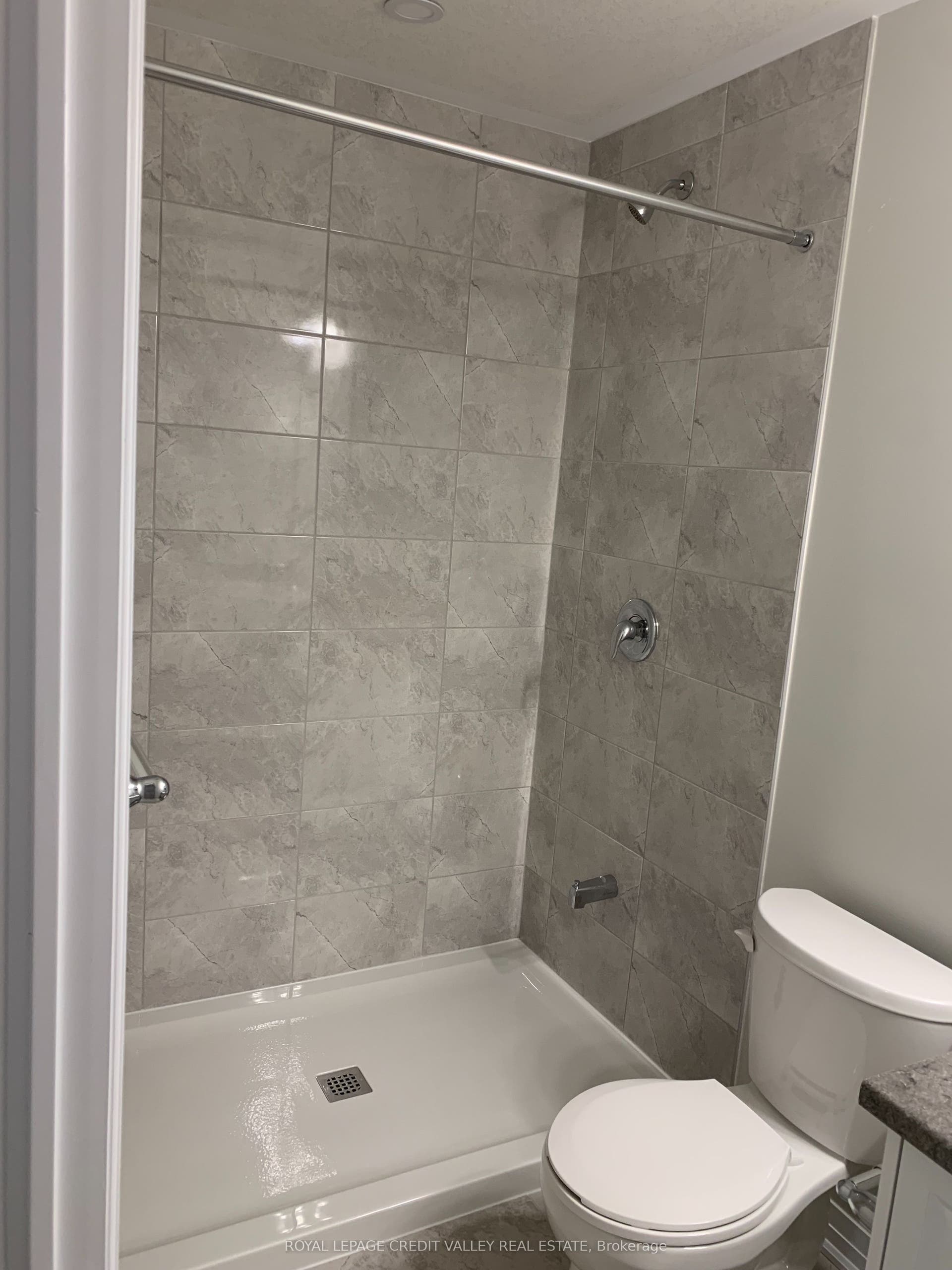 25 Isherwood Avenue E, #13, Cambridge, Waterloo ON N1R 0E2 25 Isherwood Avenue E, #13, Cambridge, Waterloo ON N1R 0E2