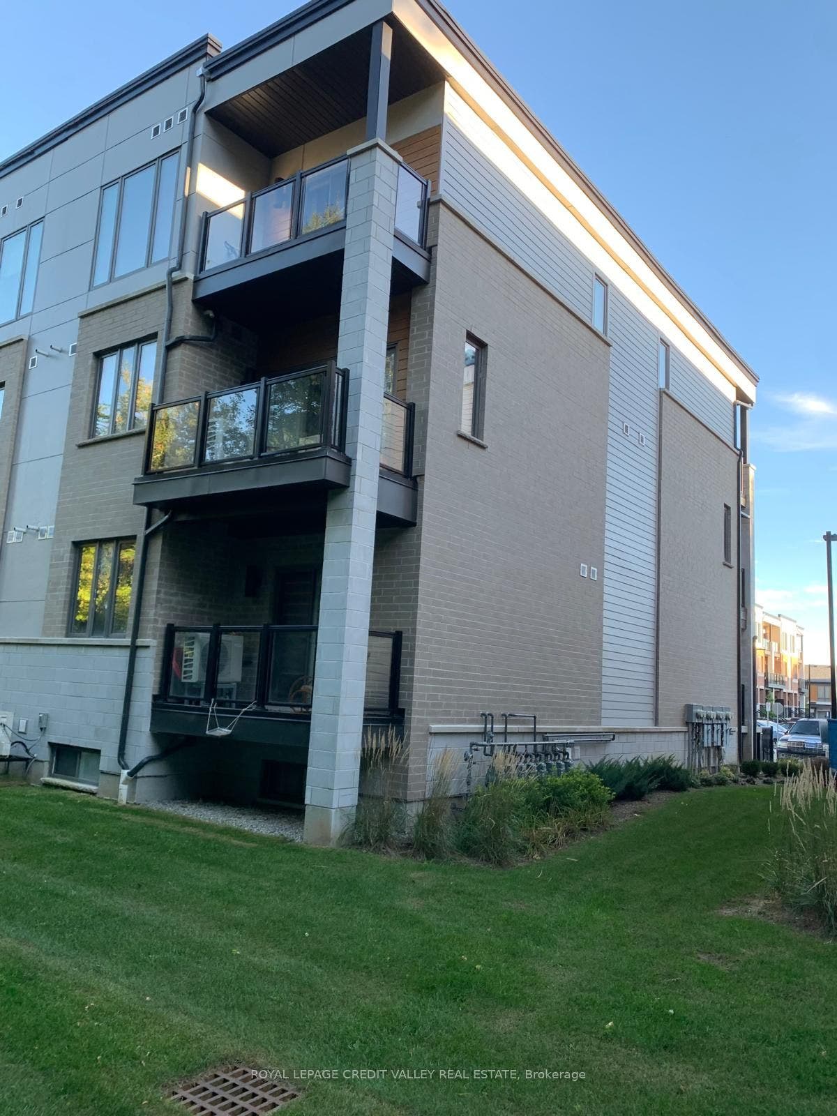 25 Isherwood Avenue E, #13, Cambridge, Waterloo ON N1R 0E2 25 Isherwood Avenue E, #13, Cambridge, Waterloo ON N1R 0E2